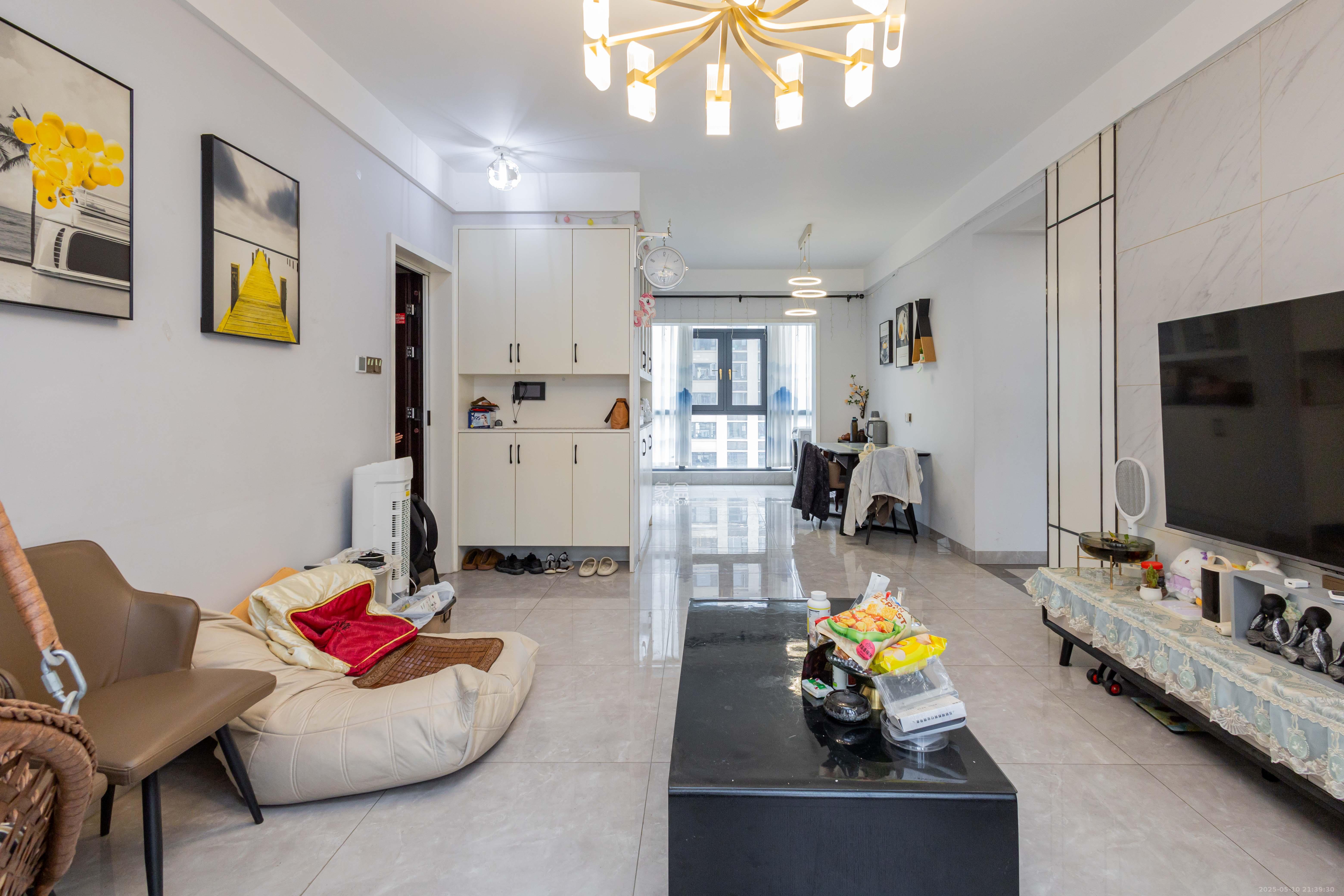 金科天悦(金科美邻汇) 3室2厅2卫 96.8万 金科天悦(金科美邻汇) 3室2厅2卫 96.8万客厅