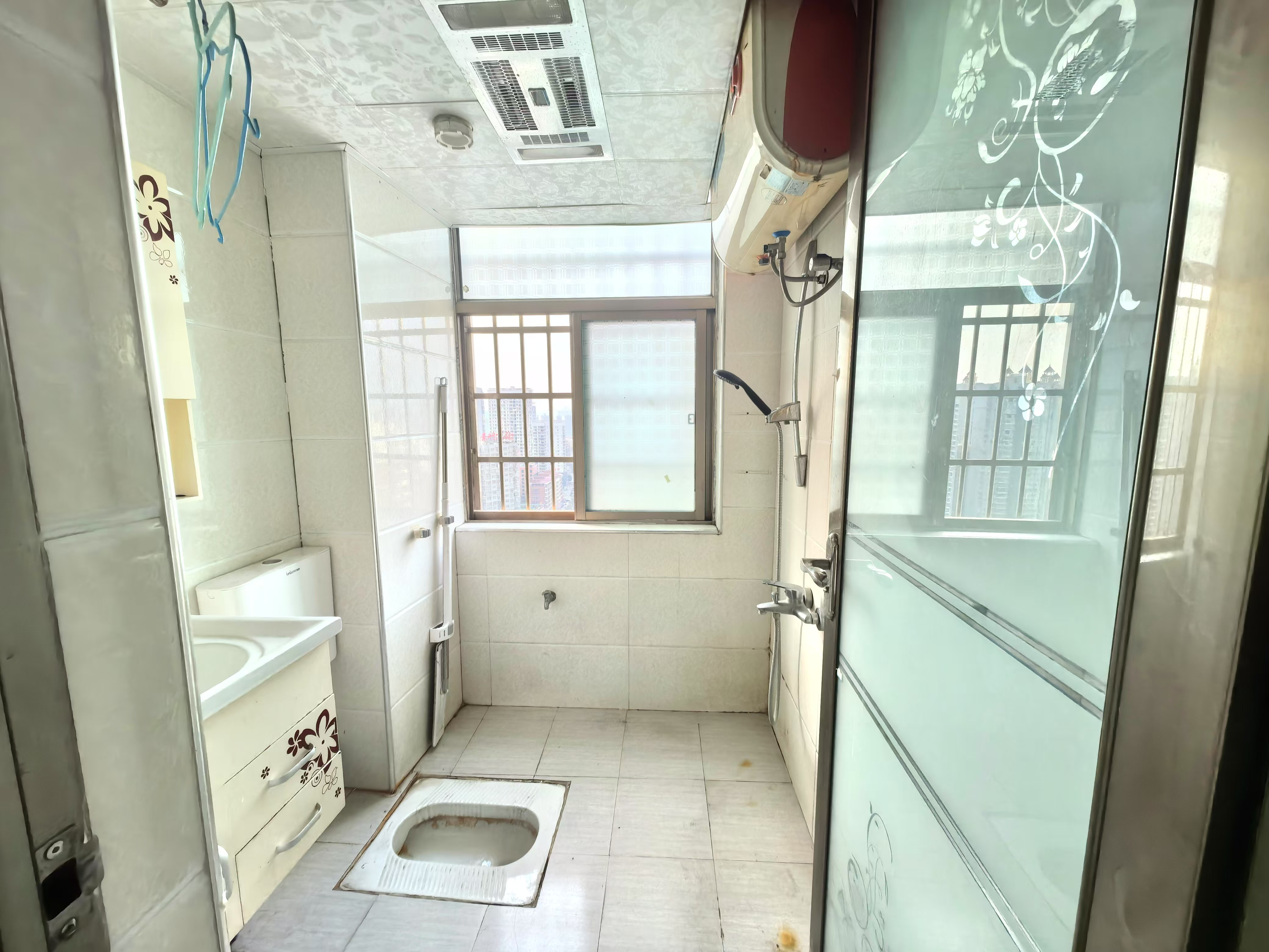 东方豪苑 2室1厅1卫 25.8万 东方豪苑 2室1厅1卫 25.8万客厅