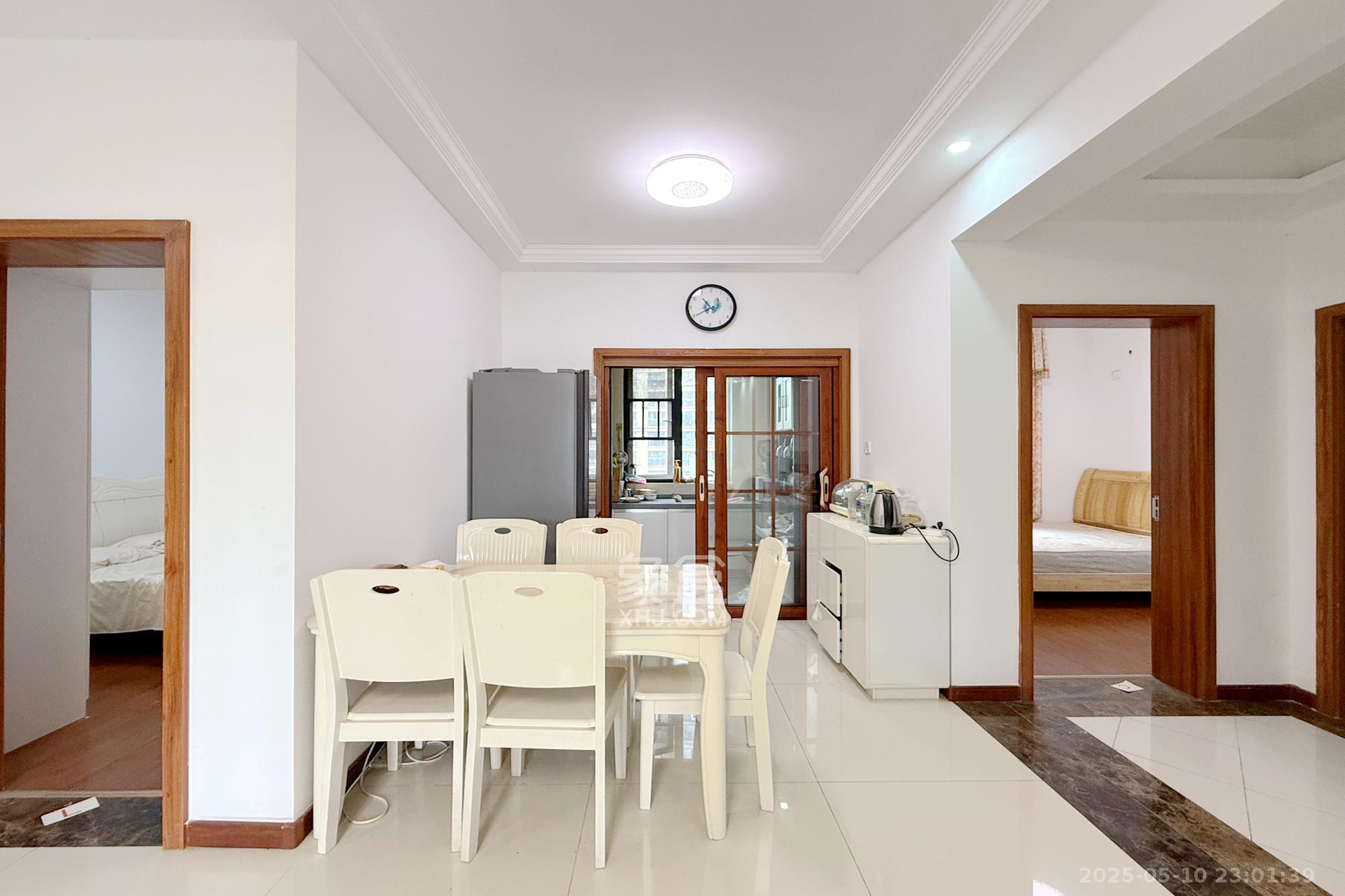 澳海澜庭 3室2厅1卫 65.0万 澳海澜庭 3室2厅1卫 65.0万客厅