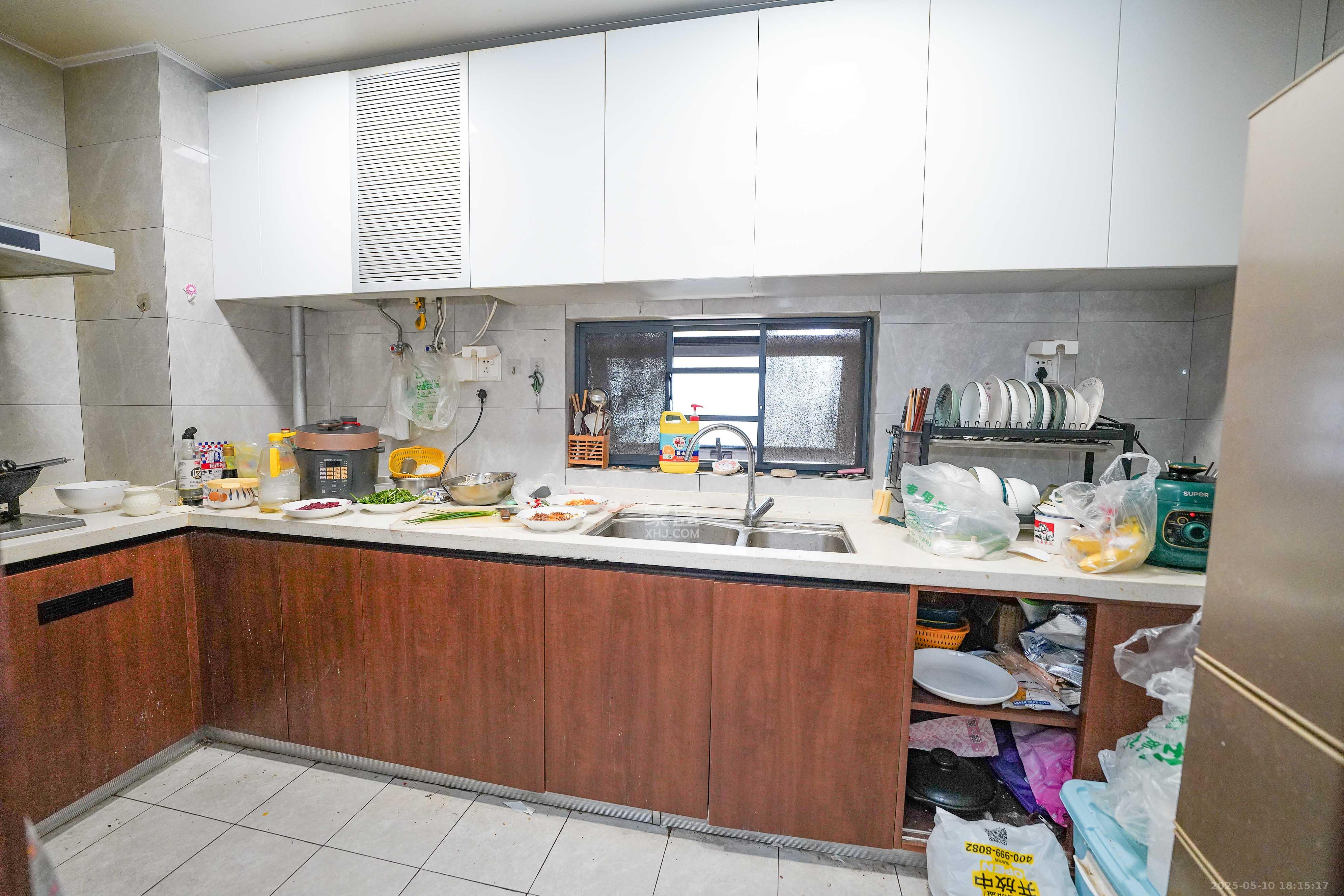 汇金城/嘉华城(二期、三期) 3室2厅2卫 106.8万 汇金城/嘉华城(二期、三期) 3室2厅2卫 106.8万厨房