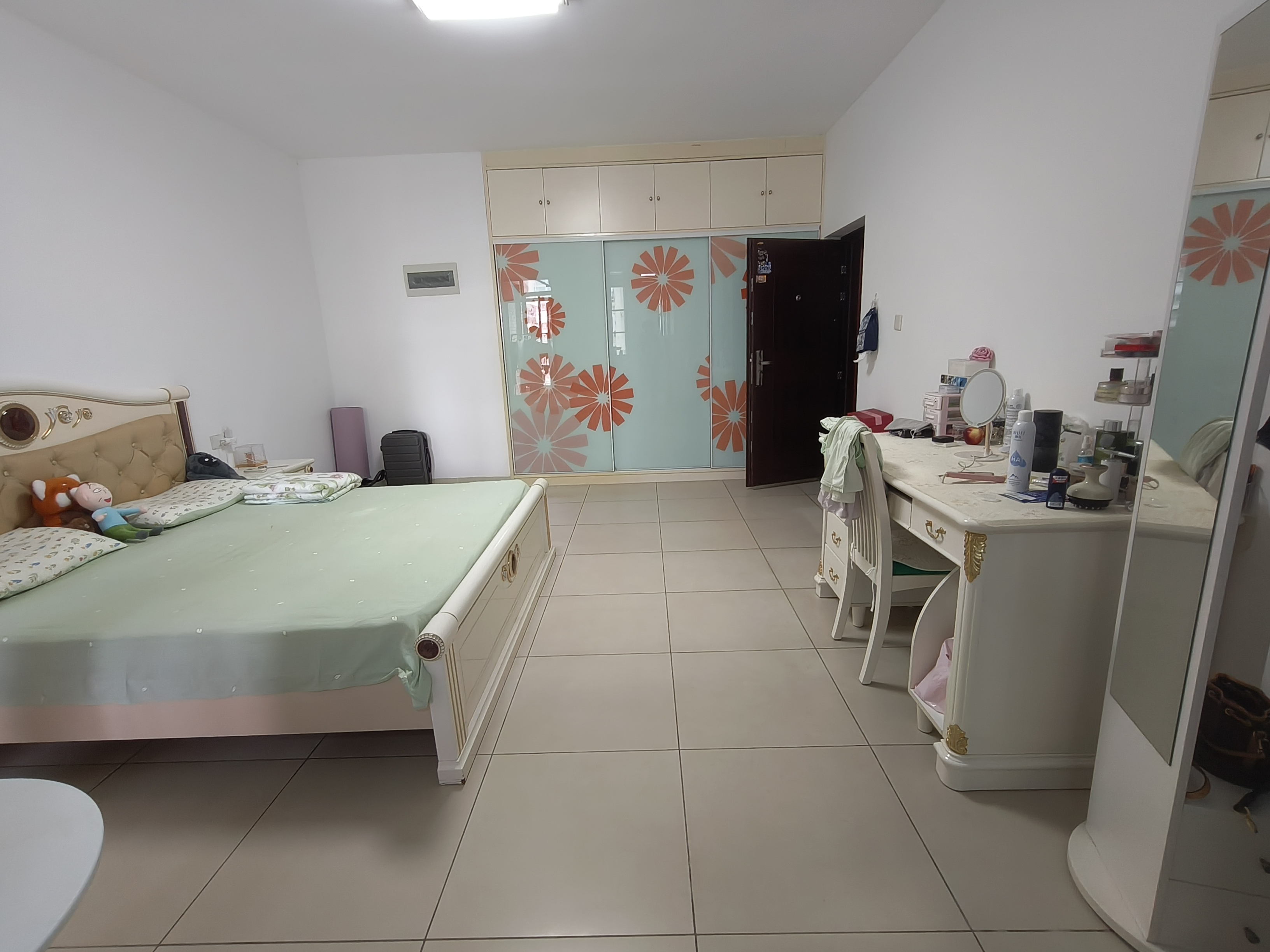 四季华庭龙城  1室1厅1卫    80.0万 四季华庭龙城  1室1厅1卫    80.0万客厅