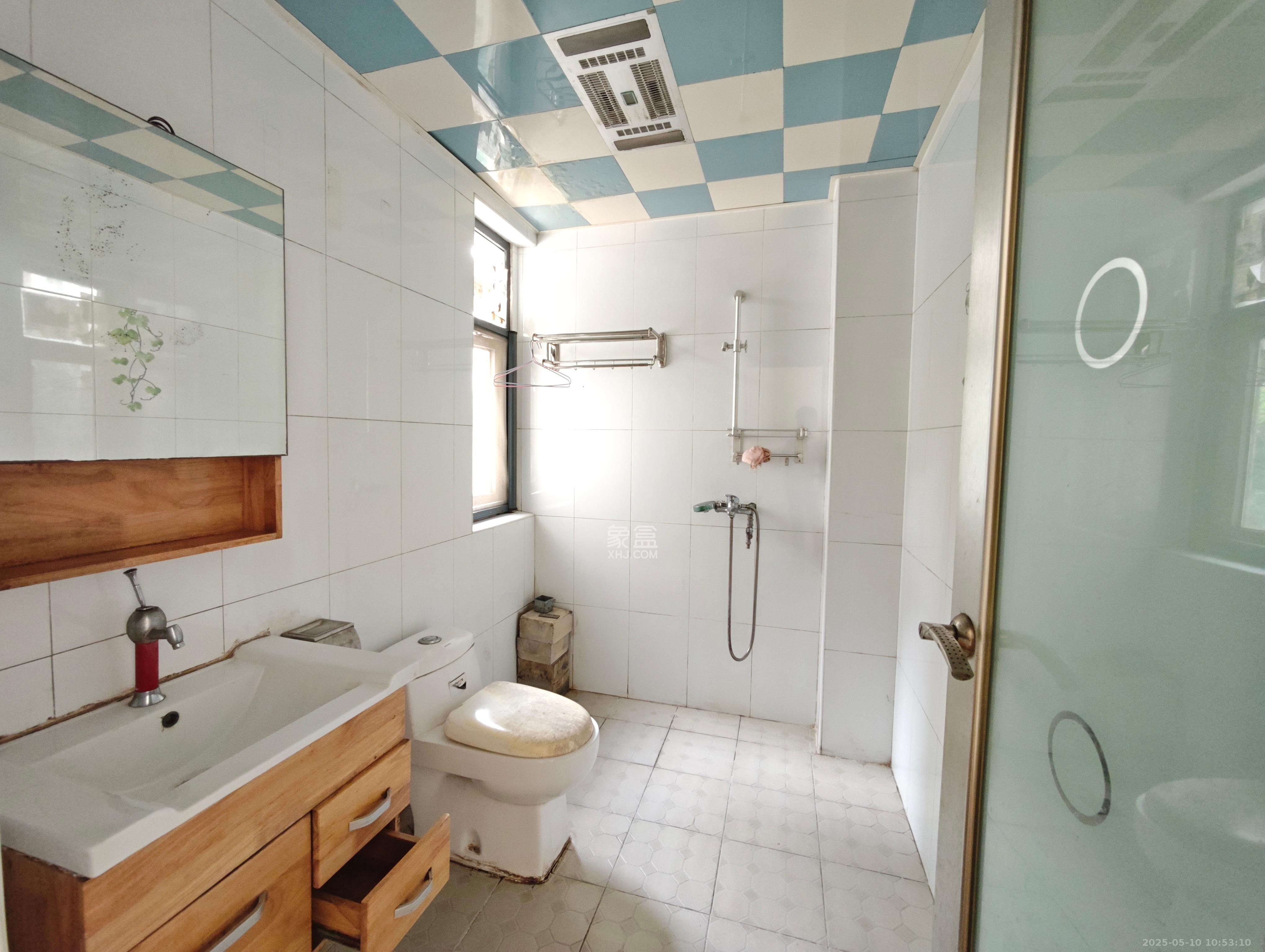 嘉宇盛世华章 3室2厅1卫 2300.0元/月 嘉宇盛世华章 3室2厅1卫 2300.0元/月室内图