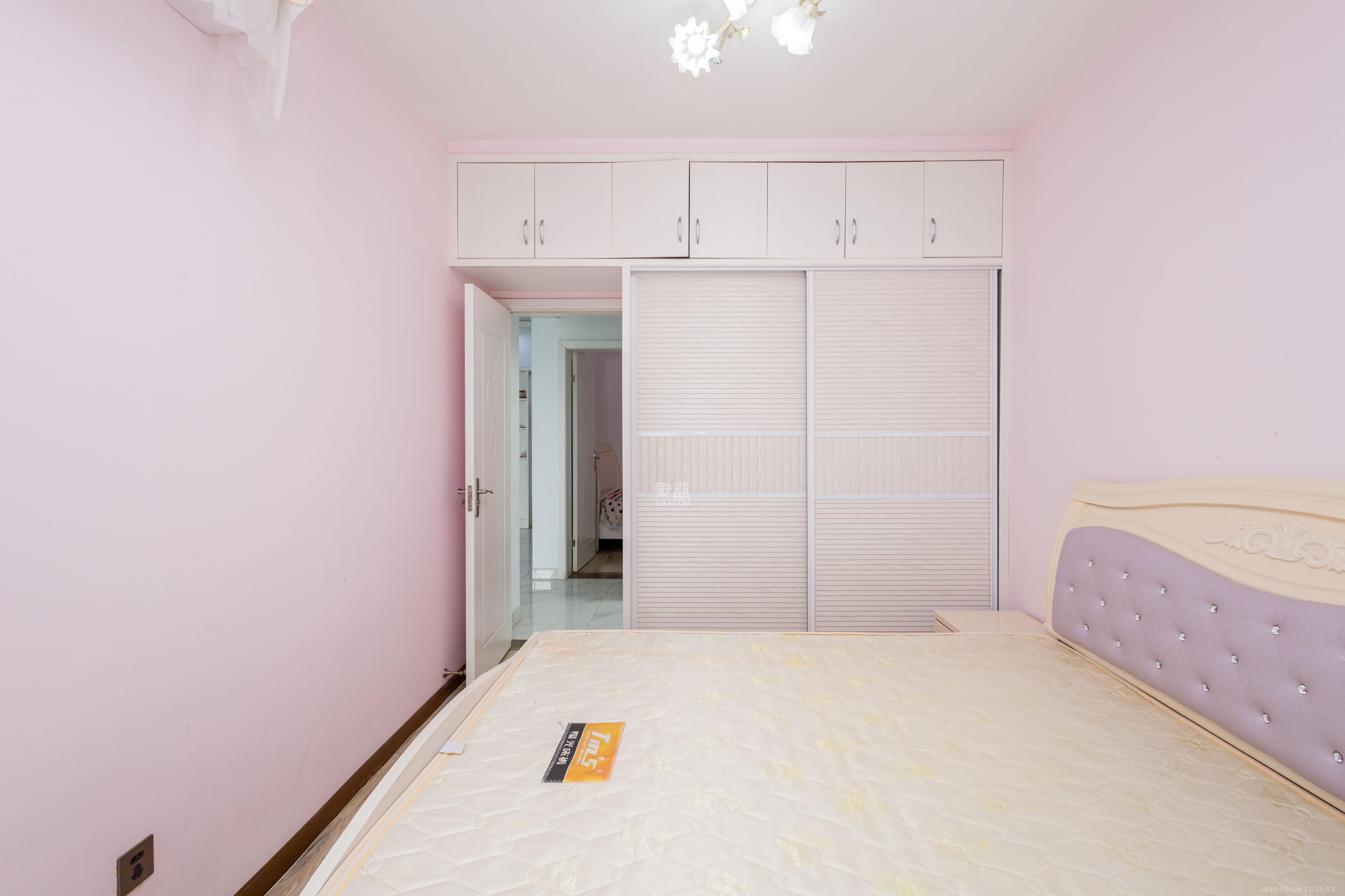 旭辉华庭 2室2厅1卫 46.8万 旭辉华庭 2室2厅1卫 46.8万卧室