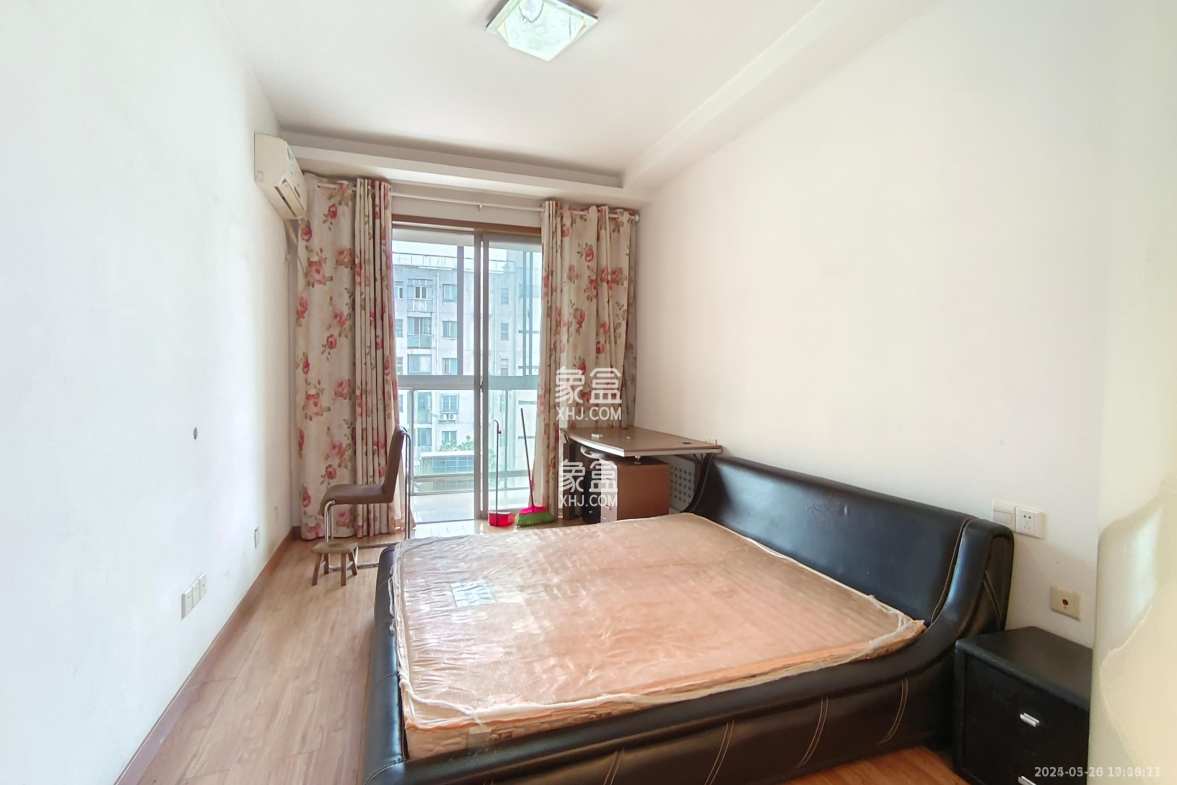 阳光100二期 1室2厅2卫 2500.0元/月 阳光100二期 1室2厅2卫 2500.0元/月室内图