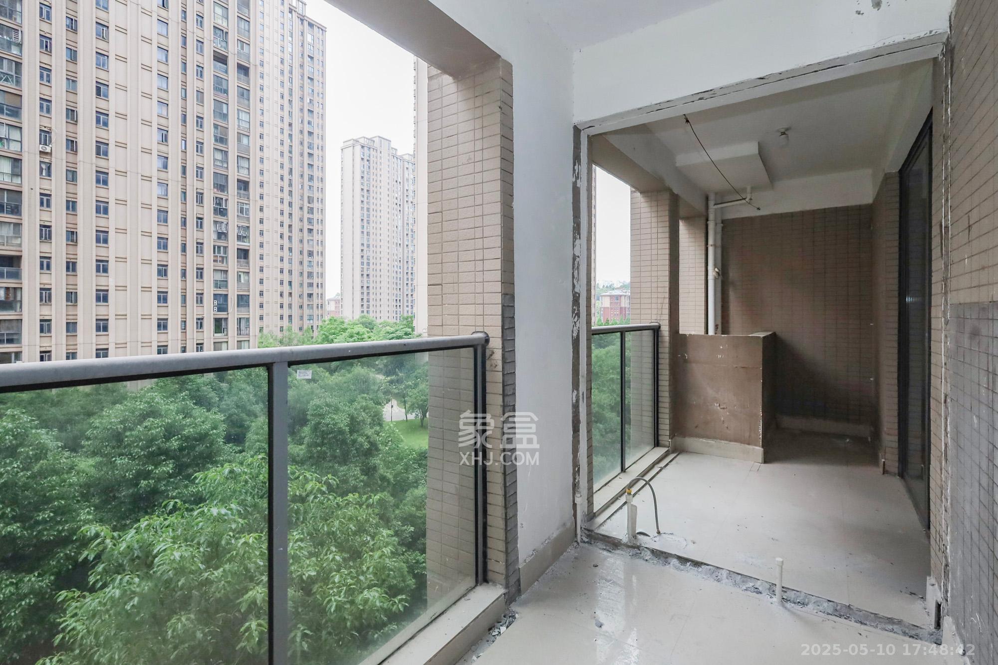 八方小区B区 3室2厅2卫 365.0万 八方小区B区 3室2厅2卫 365.0万阳台