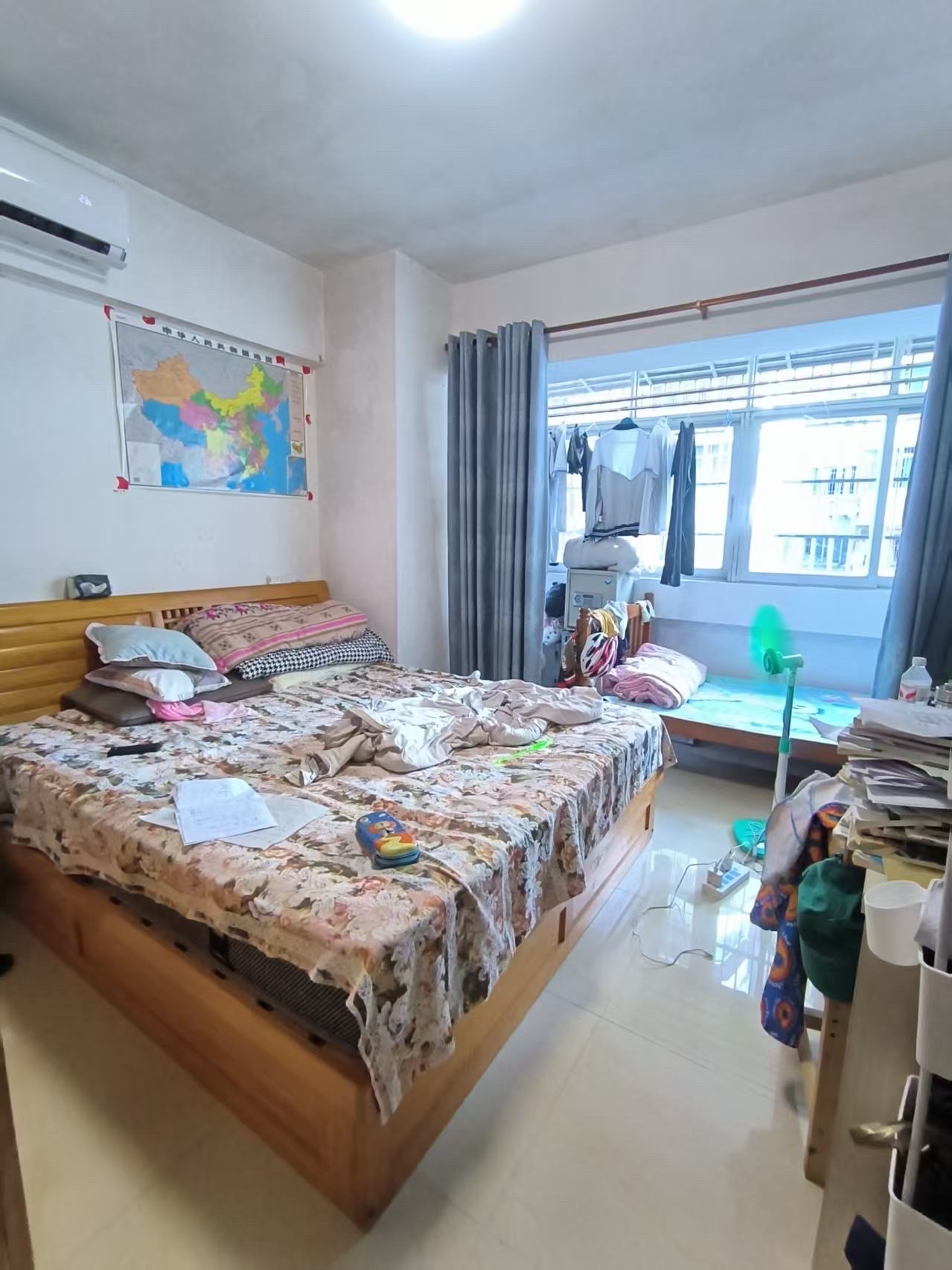 欣安花园  3室2厅1卫   99.80万客厅
