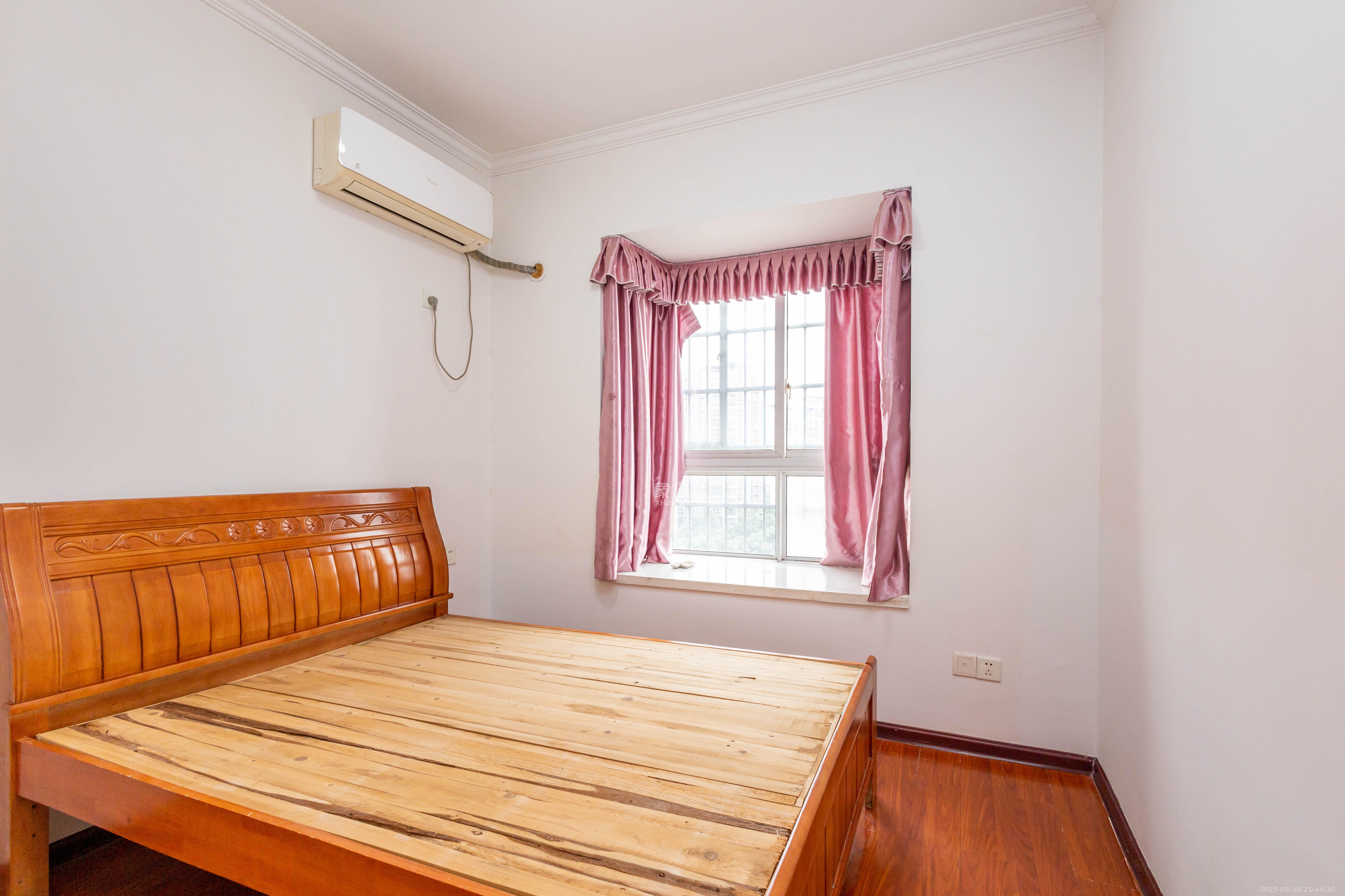 豪庭(江城豪庭) 3室2厅2卫 65.8万 豪庭(江城豪庭) 3室2厅2卫 65.8万卧室