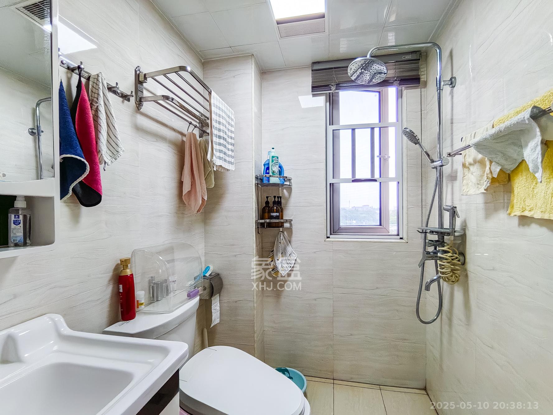 荣盛花语城 3室2厅2卫 86.8万 荣盛花语城 3室2厅2卫 86.8万卫生间