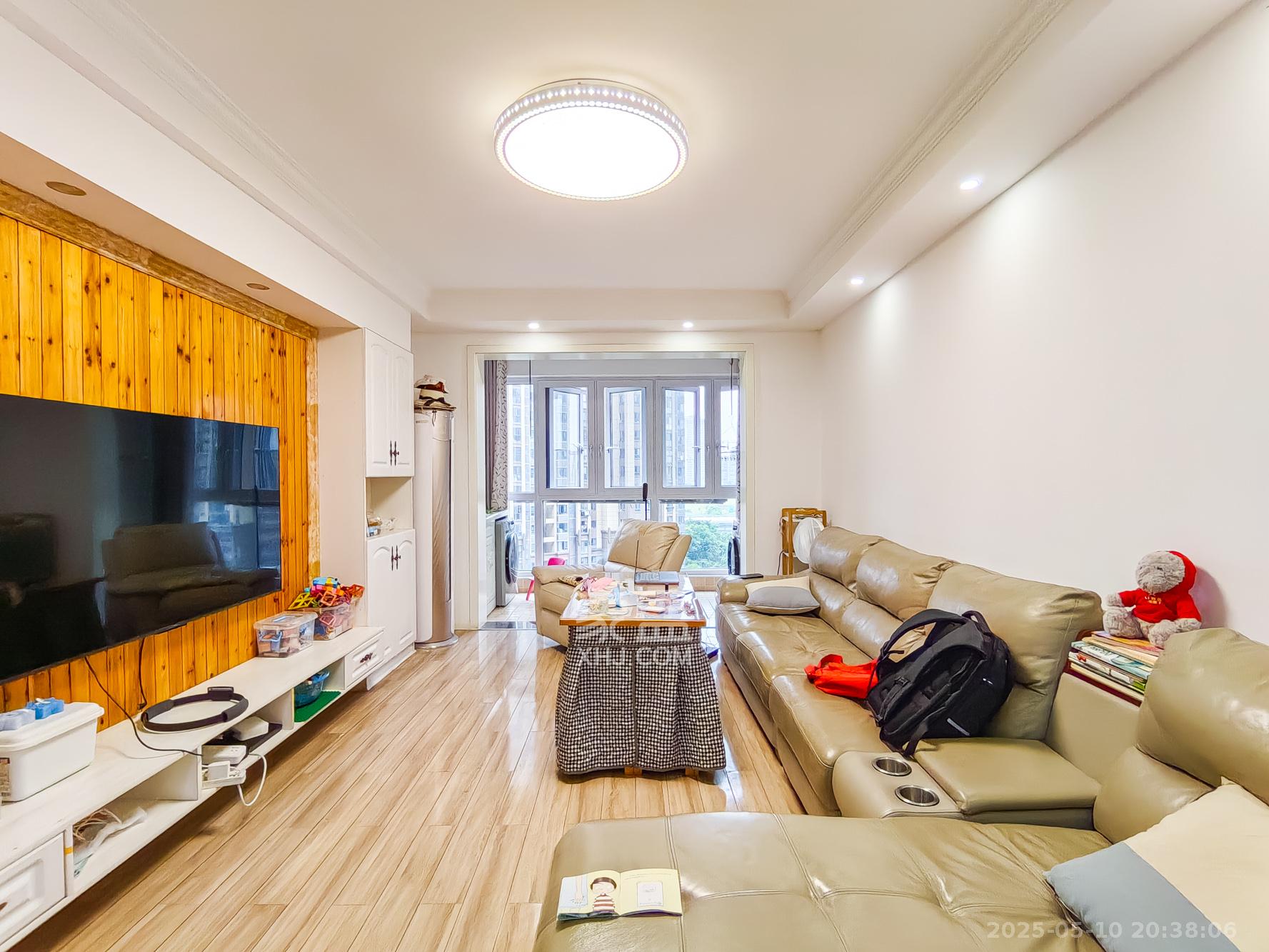 荣盛花语城 3室2厅2卫 86.8万 荣盛花语城 3室2厅2卫 86.8万客厅