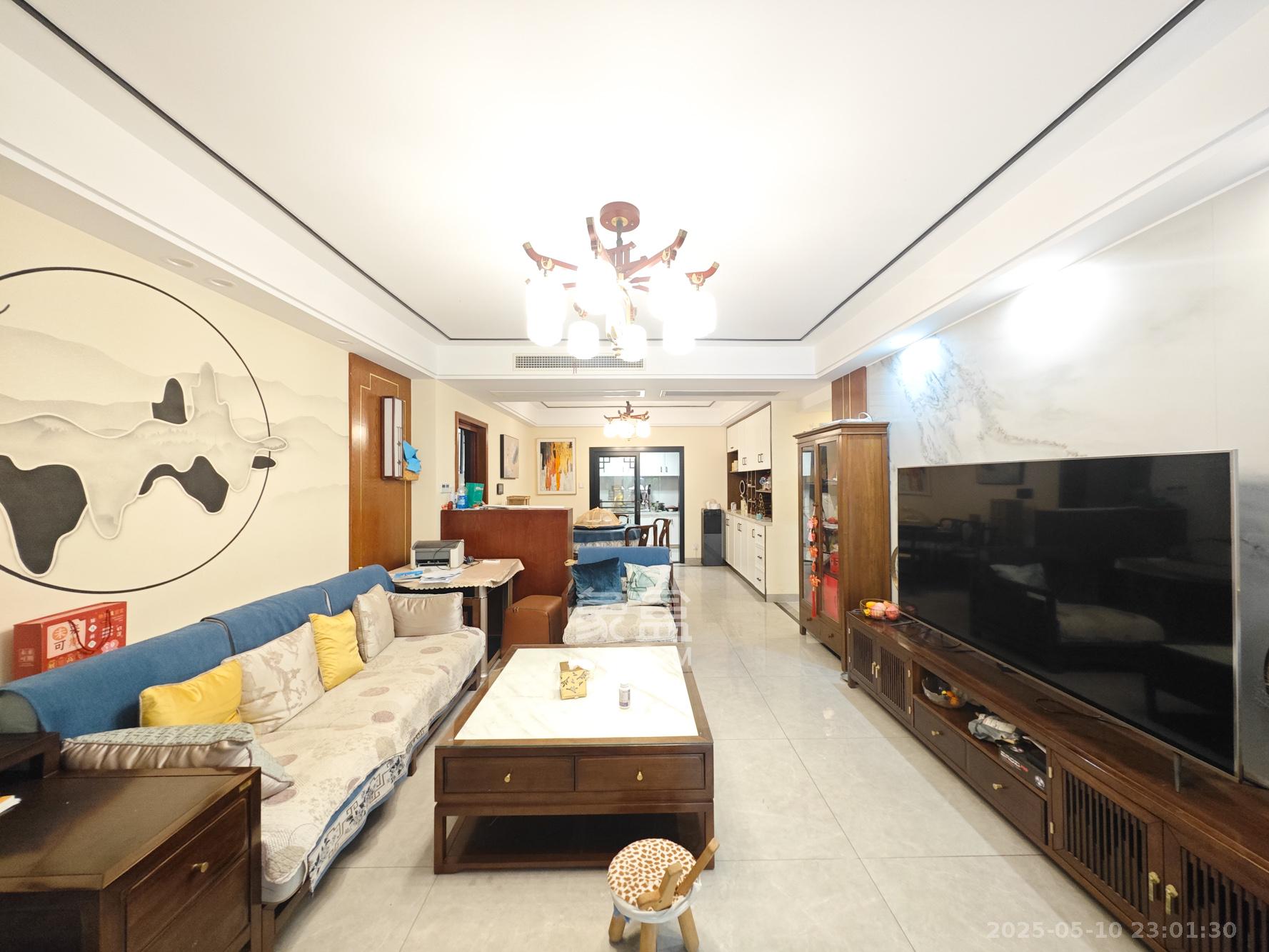 保利城（中航城国际社区、郡原美村）  4室2厅2卫   260.00万客厅
