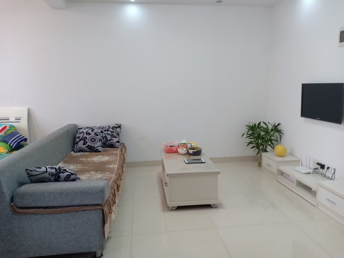 湘中园  1室1厅1卫    800.0元/月 湘中园  1室1厅1卫    800.0元/月室内图