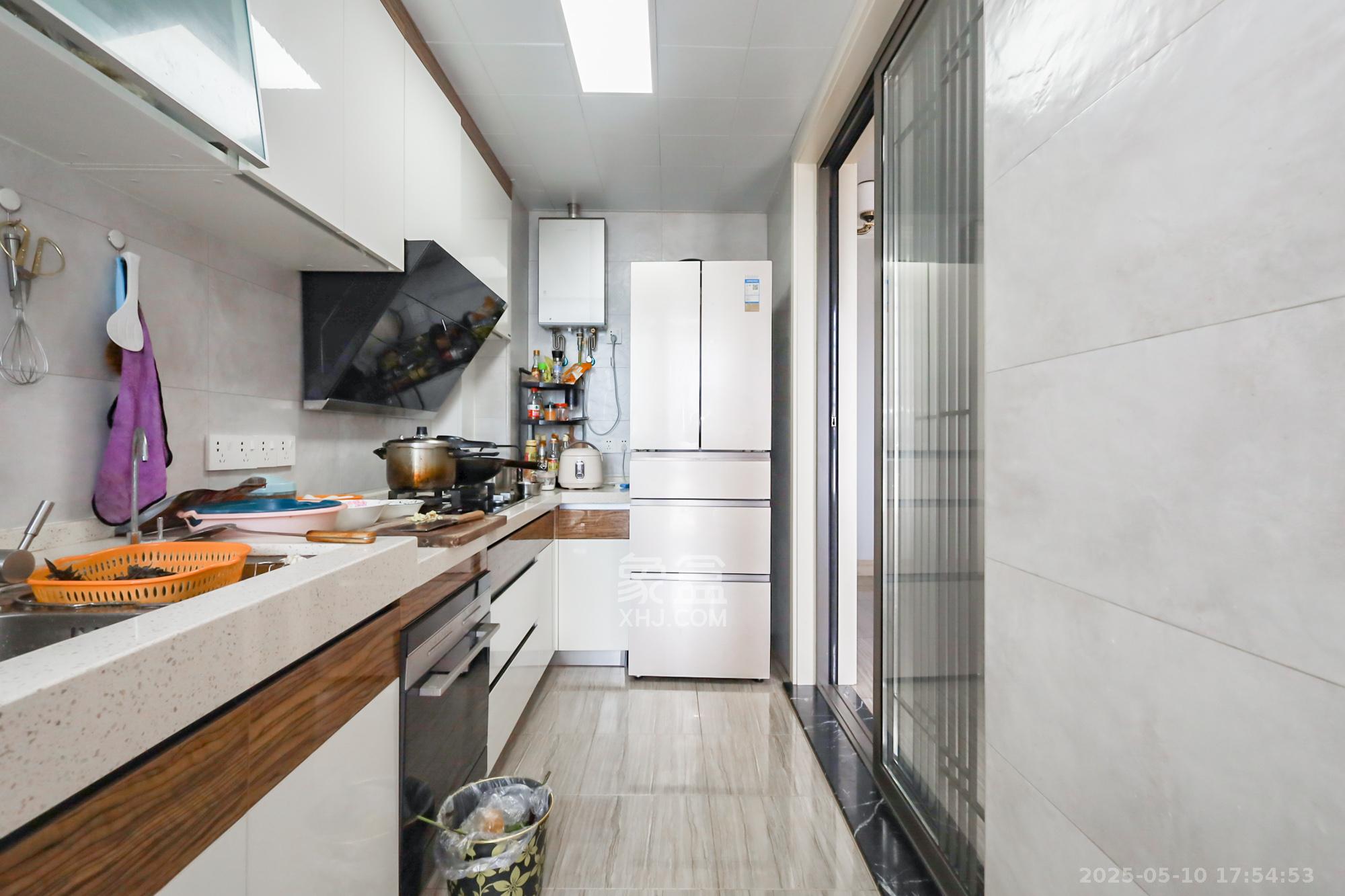 世茂外滩里(世茂铂翠湾三期)  4室2厅2卫    367.5万 世茂外滩里(世茂铂翠湾三期)  4室2厅2卫    367.5万厨房