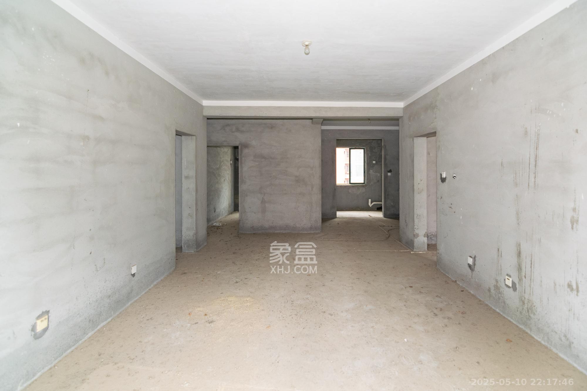 百合湖滨花园 4室2厅2卫 72.0万 百合湖滨花园 4室2厅2卫 72.0万客厅