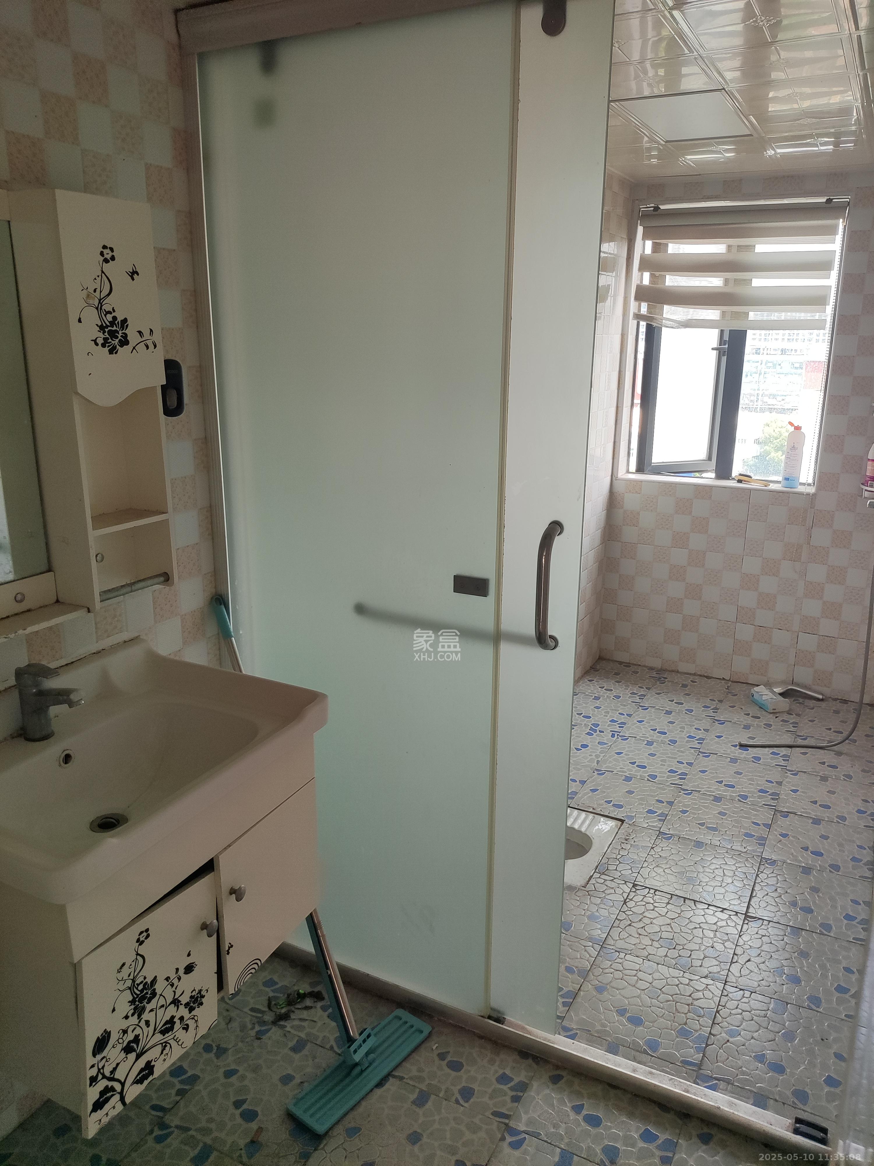 卢浮原著 3室2厅2卫 2300.0元/月 卢浮原著 3室2厅2卫 2300.0元/月室内图