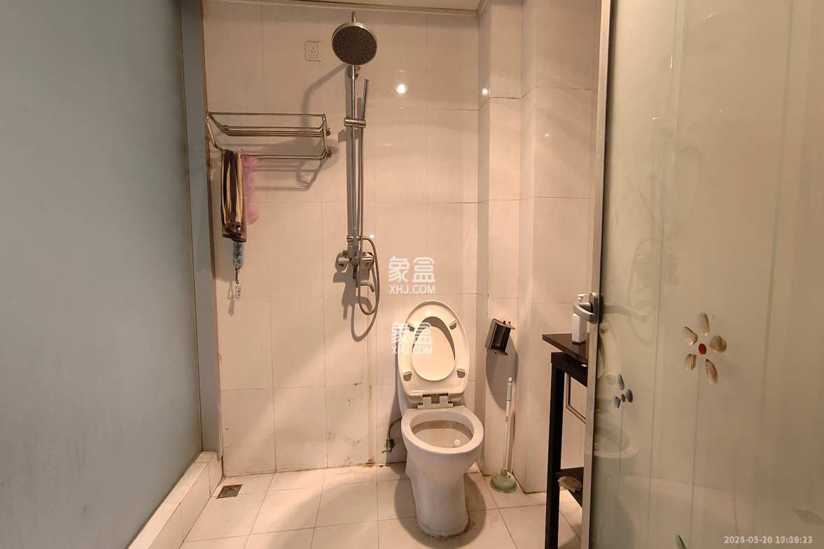 阳光100二期 1室2厅2卫 2500.0元/月 阳光100二期 1室2厅2卫 2500.0元/月室内图