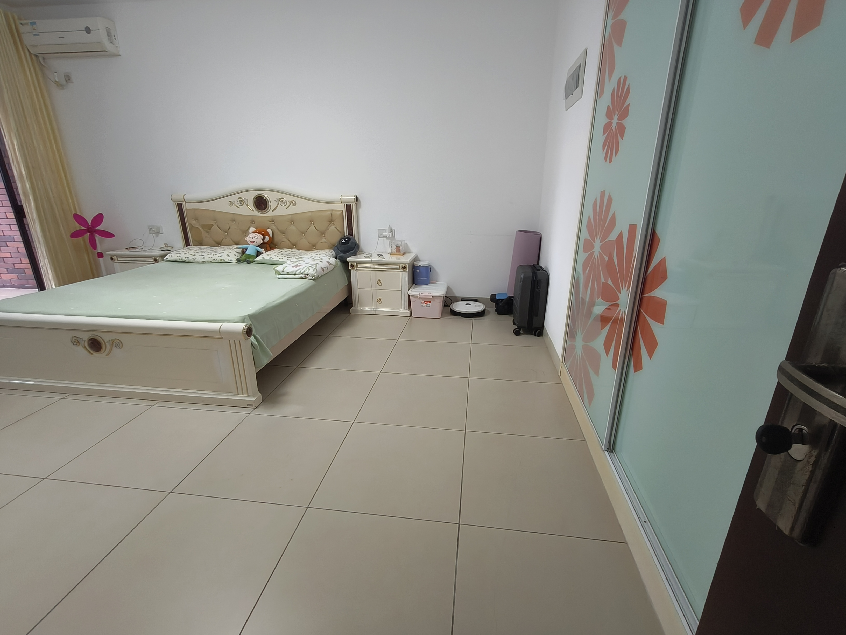 四季华庭龙城  1室1厅1卫    80.0万 四季华庭龙城  1室1厅1卫    80.0万客厅