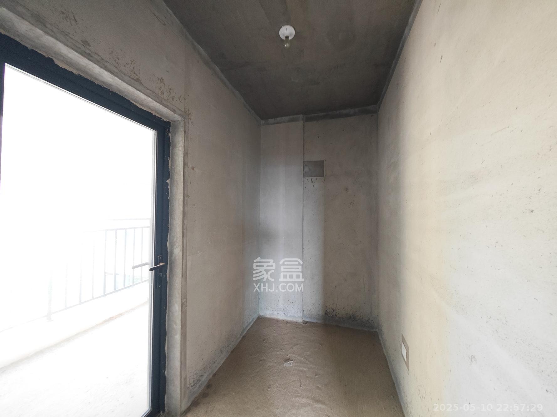 中建嘉和城  3室2厅2卫   108.00万卧室