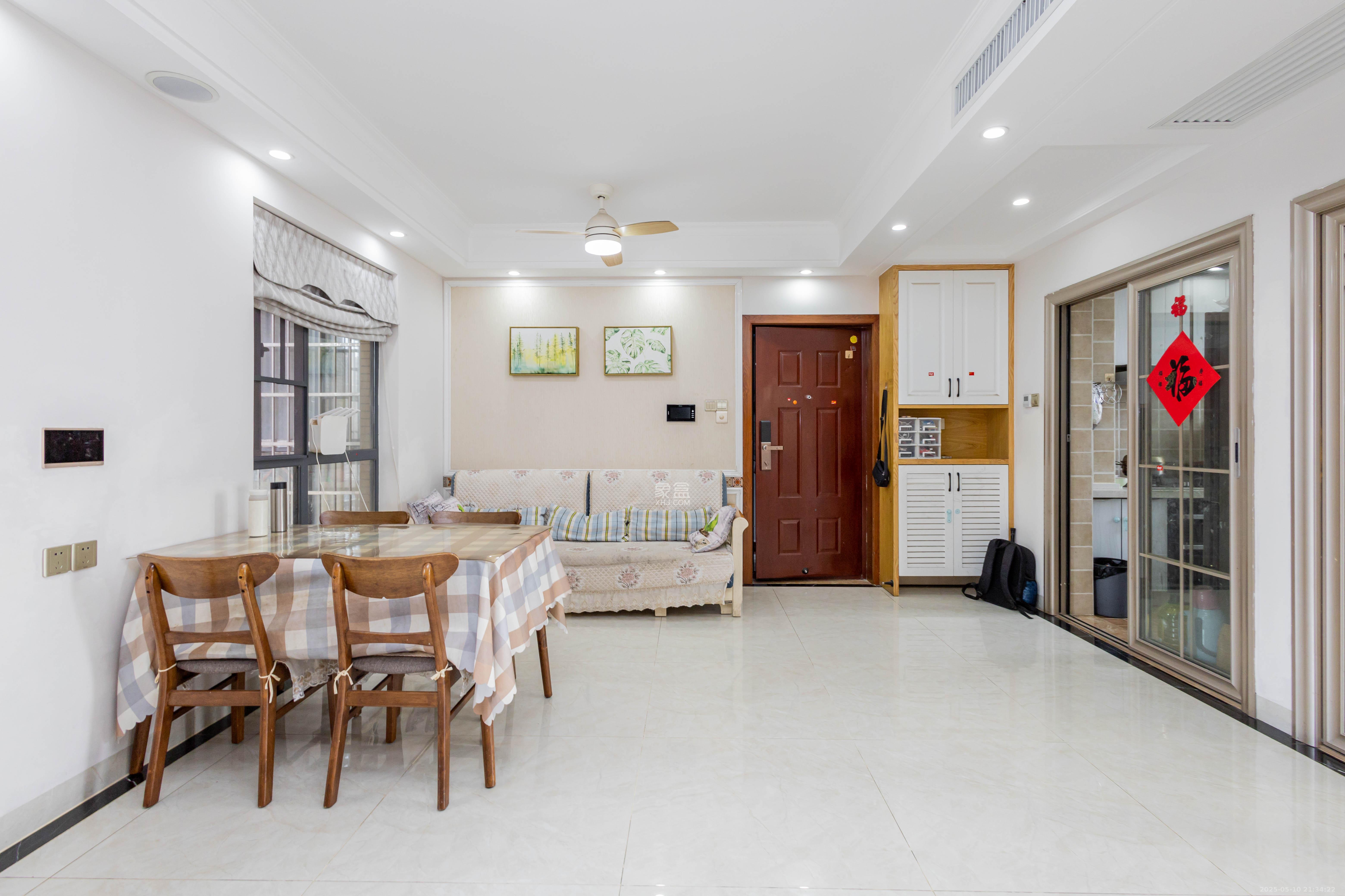 中国铁建国际城二期 3室2厅1卫 58.8万 中国铁建国际城二期 3室2厅1卫 58.8万客厅