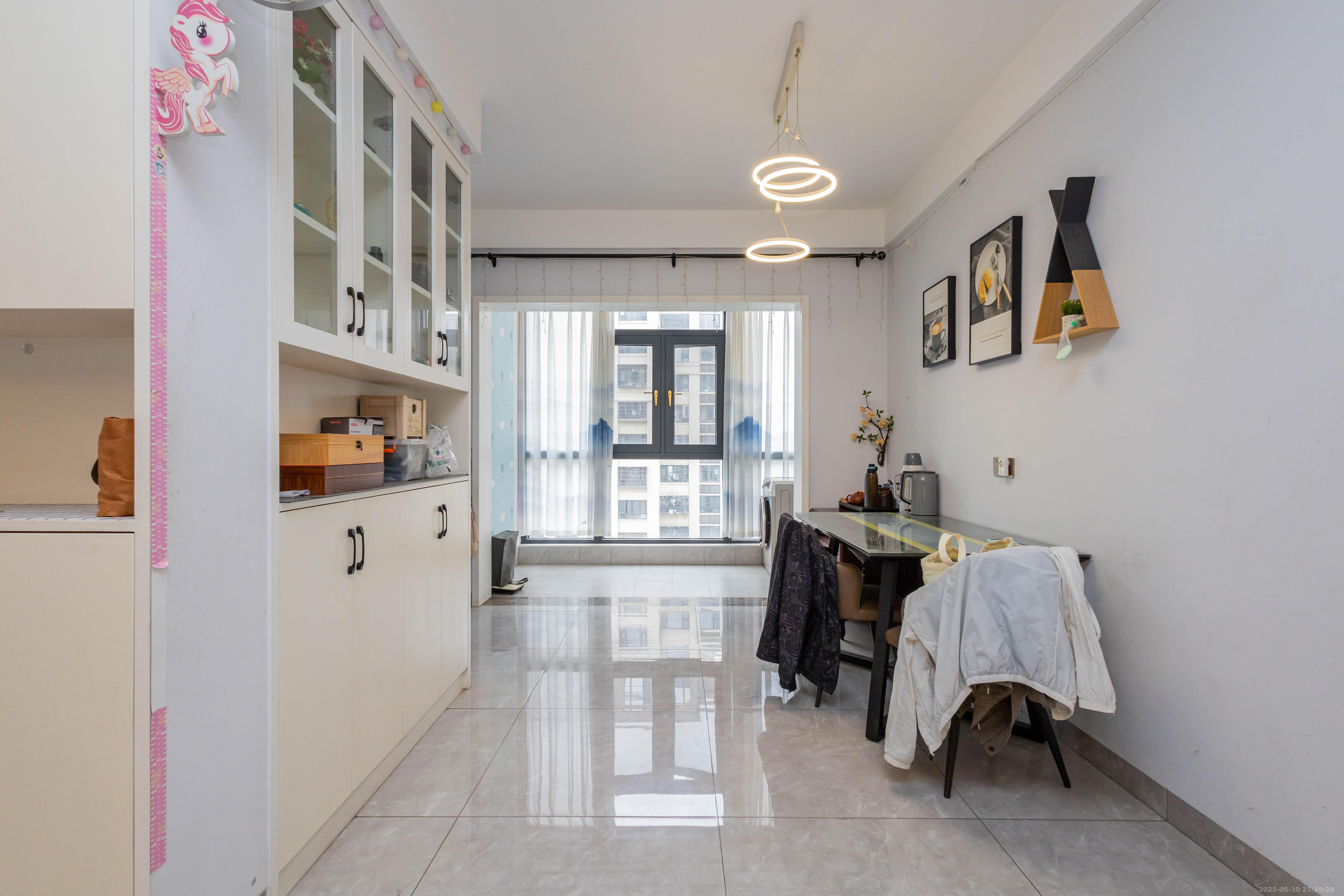 金科天悦(金科美邻汇) 3室2厅2卫 96.8万 金科天悦(金科美邻汇) 3室2厅2卫 96.8万客厅