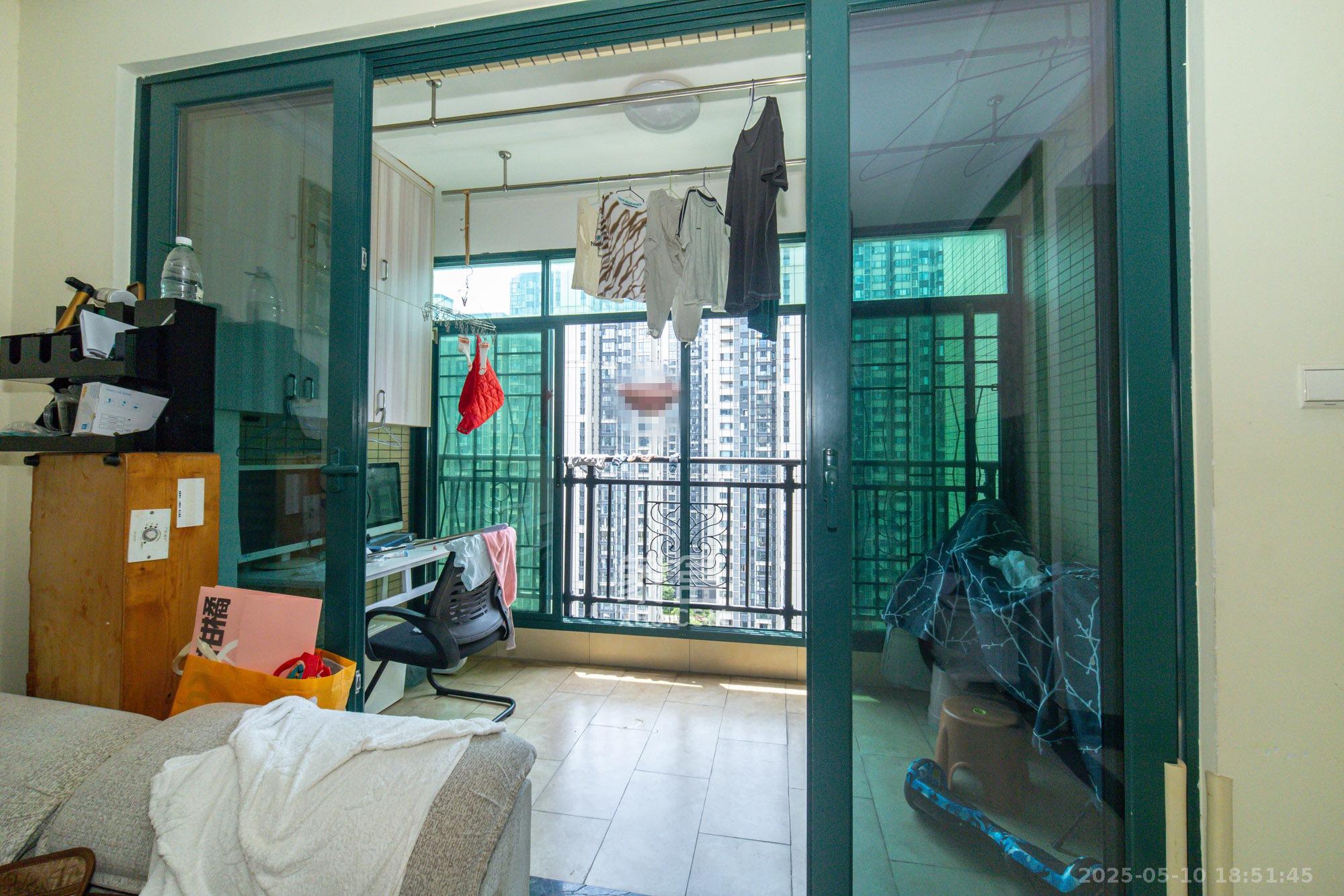 恒大翡翠华庭  3室2厅2卫    72.5万 恒大翡翠华庭  3室2厅2卫    72.5万阳台