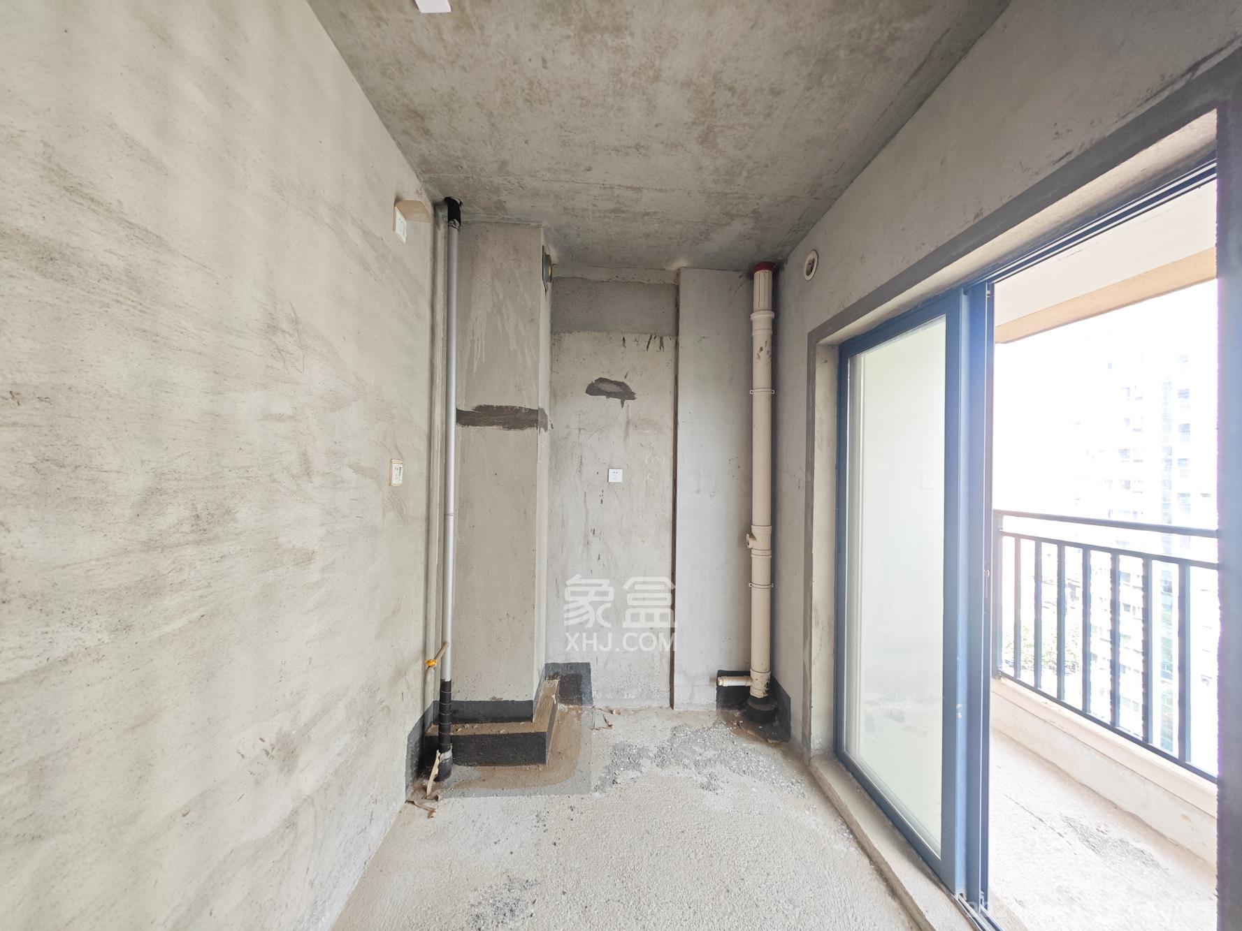中建嘉和城  4室2厅2卫   102.00万其他