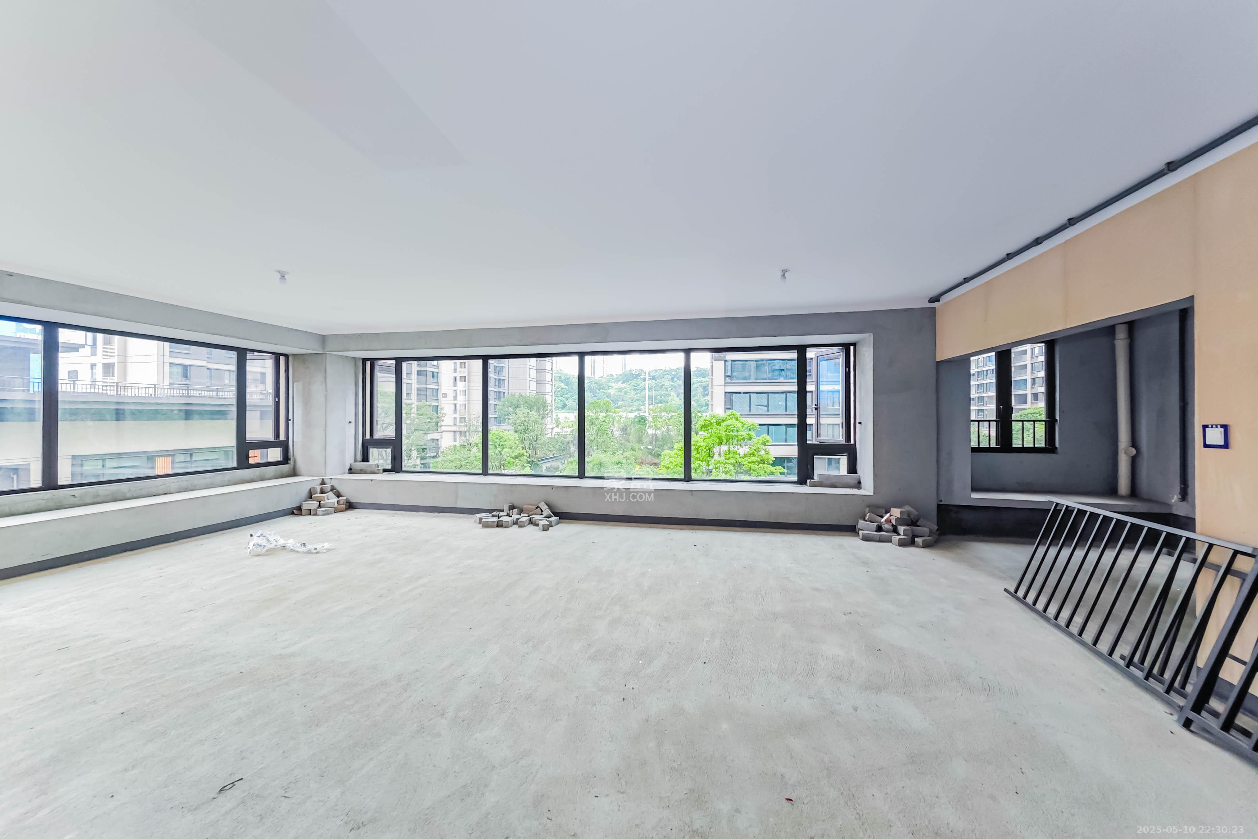 建发玖洲观澜  1室0厅0卫   266.00万客厅