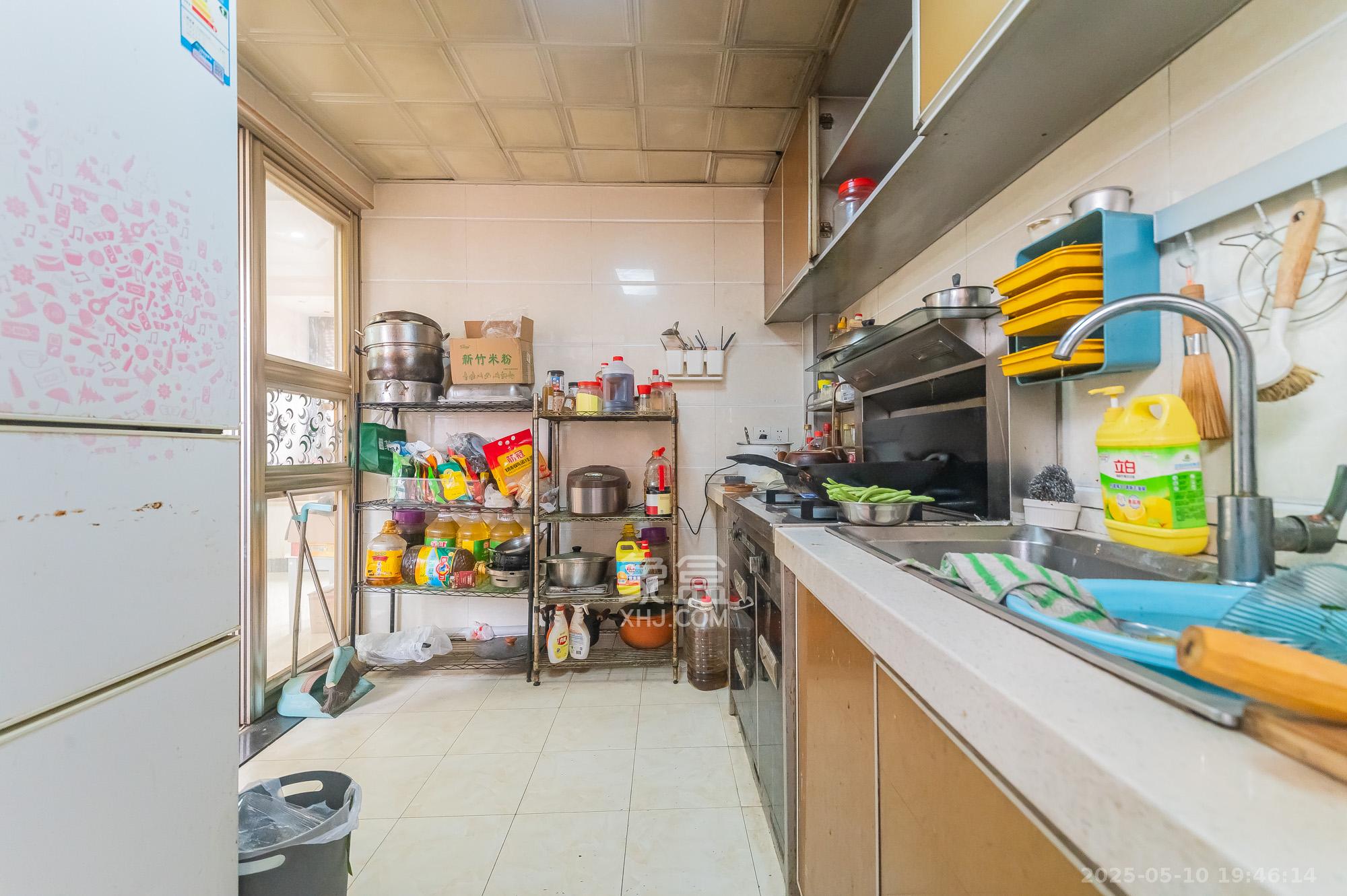 华润凤凰城三期 3室2厅2卫 84.8万 华润凤凰城三期 3室2厅2卫 84.8万厨房