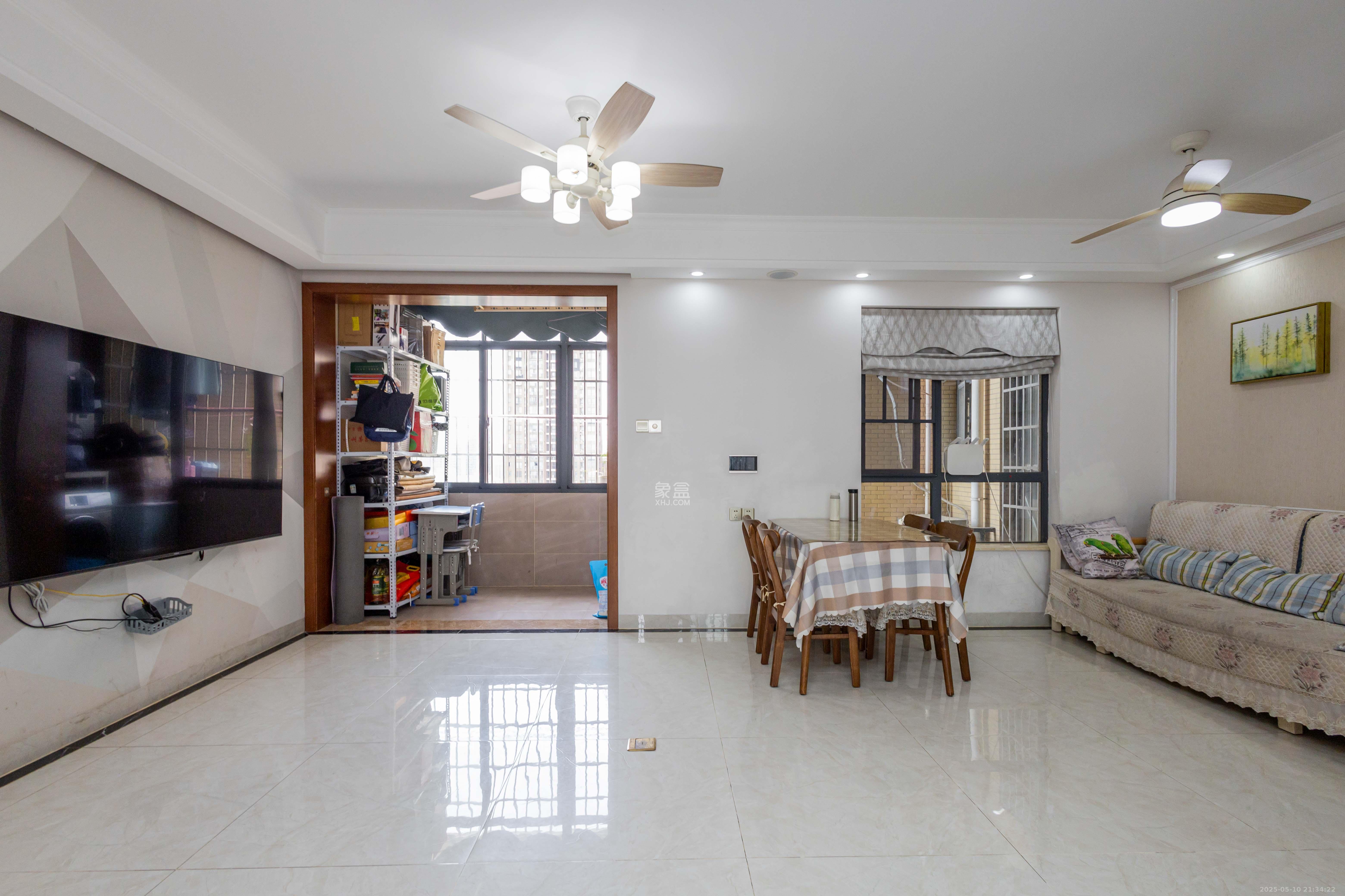 中国铁建国际城二期 3室2厅1卫 58.8万 中国铁建国际城二期 3室2厅1卫 58.8万客厅