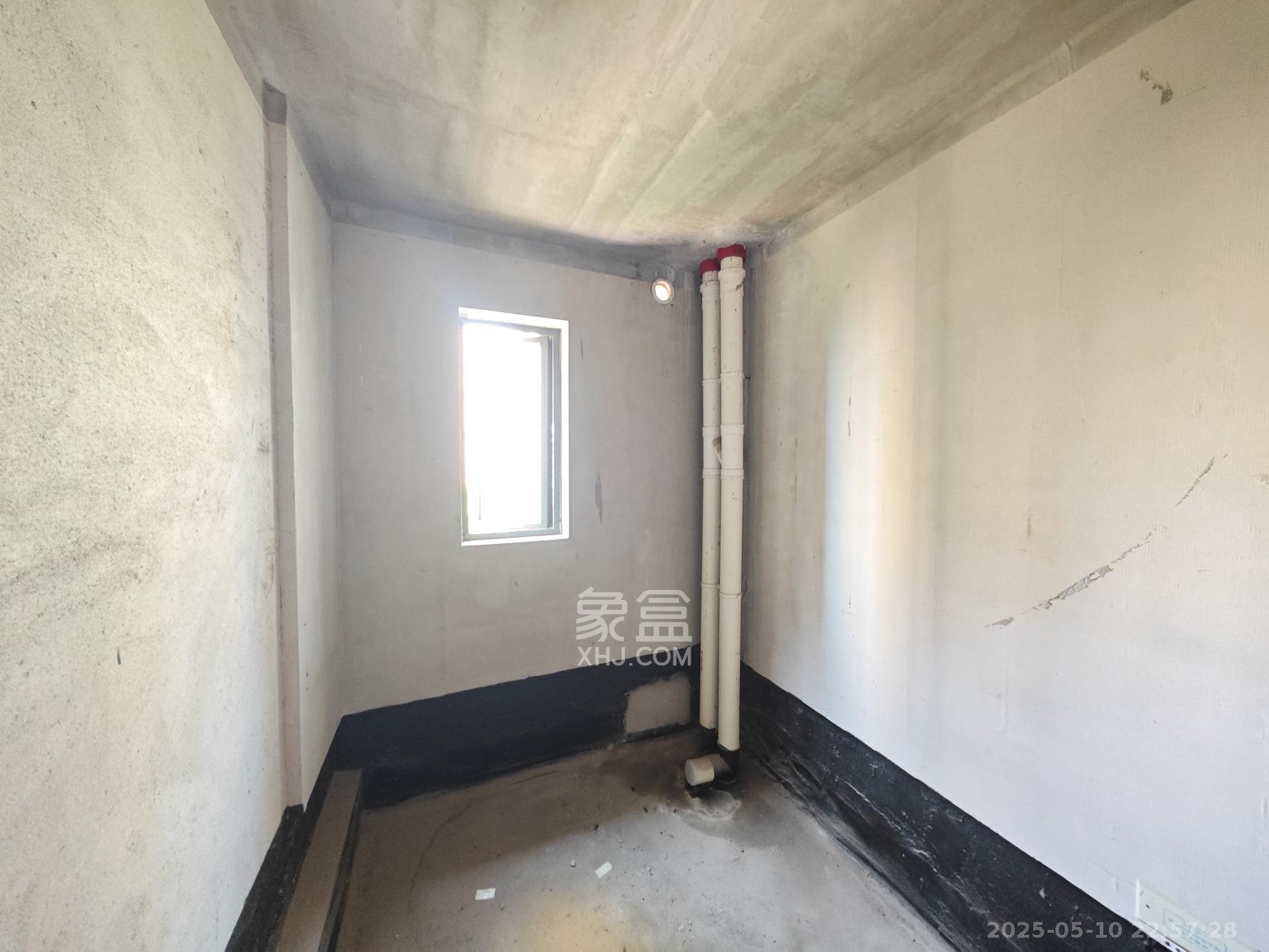 中建嘉和城  3室2厅2卫   108.00万其他