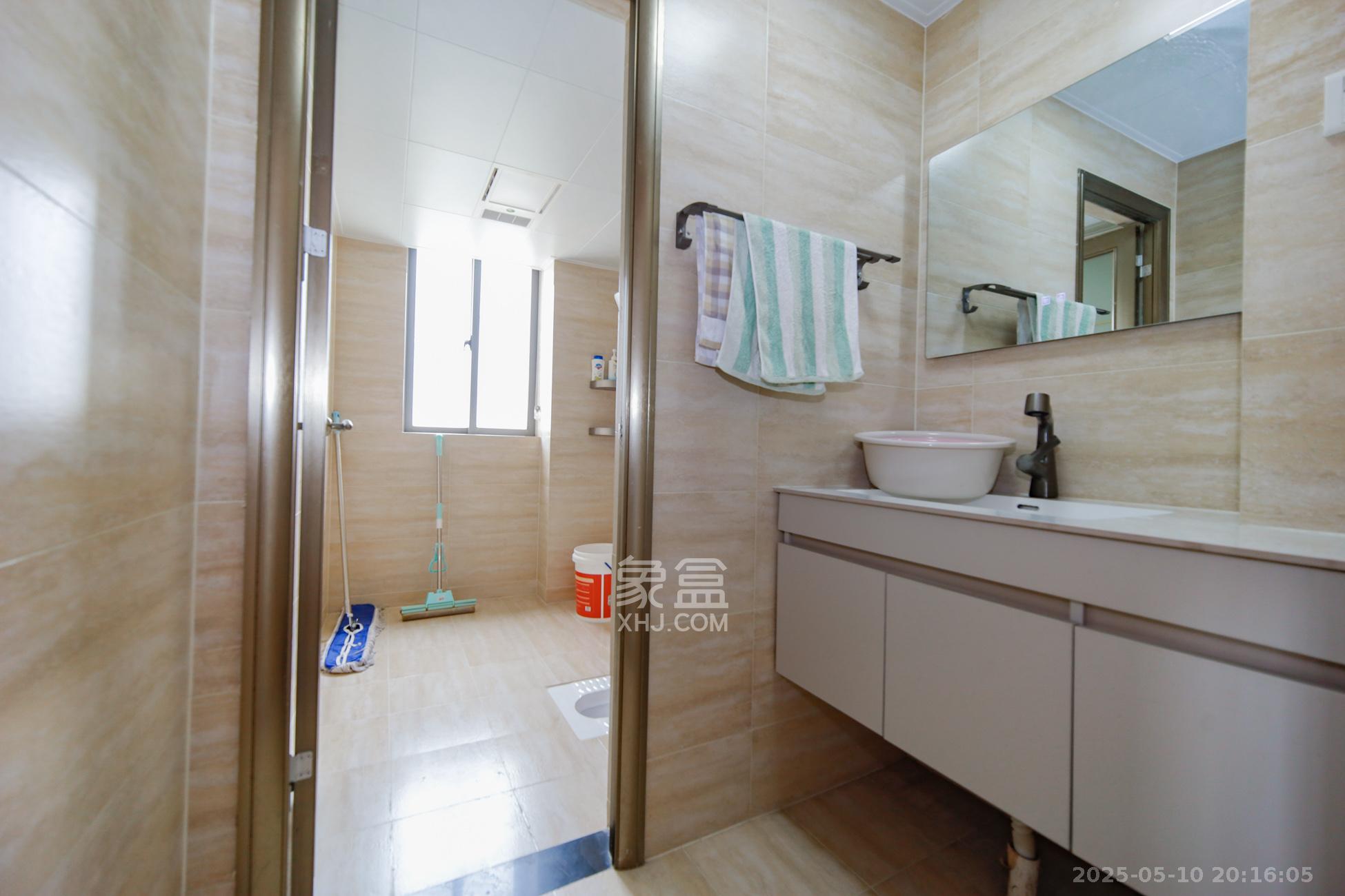 上海城小区  4室2厅2卫   143.00万卫生间