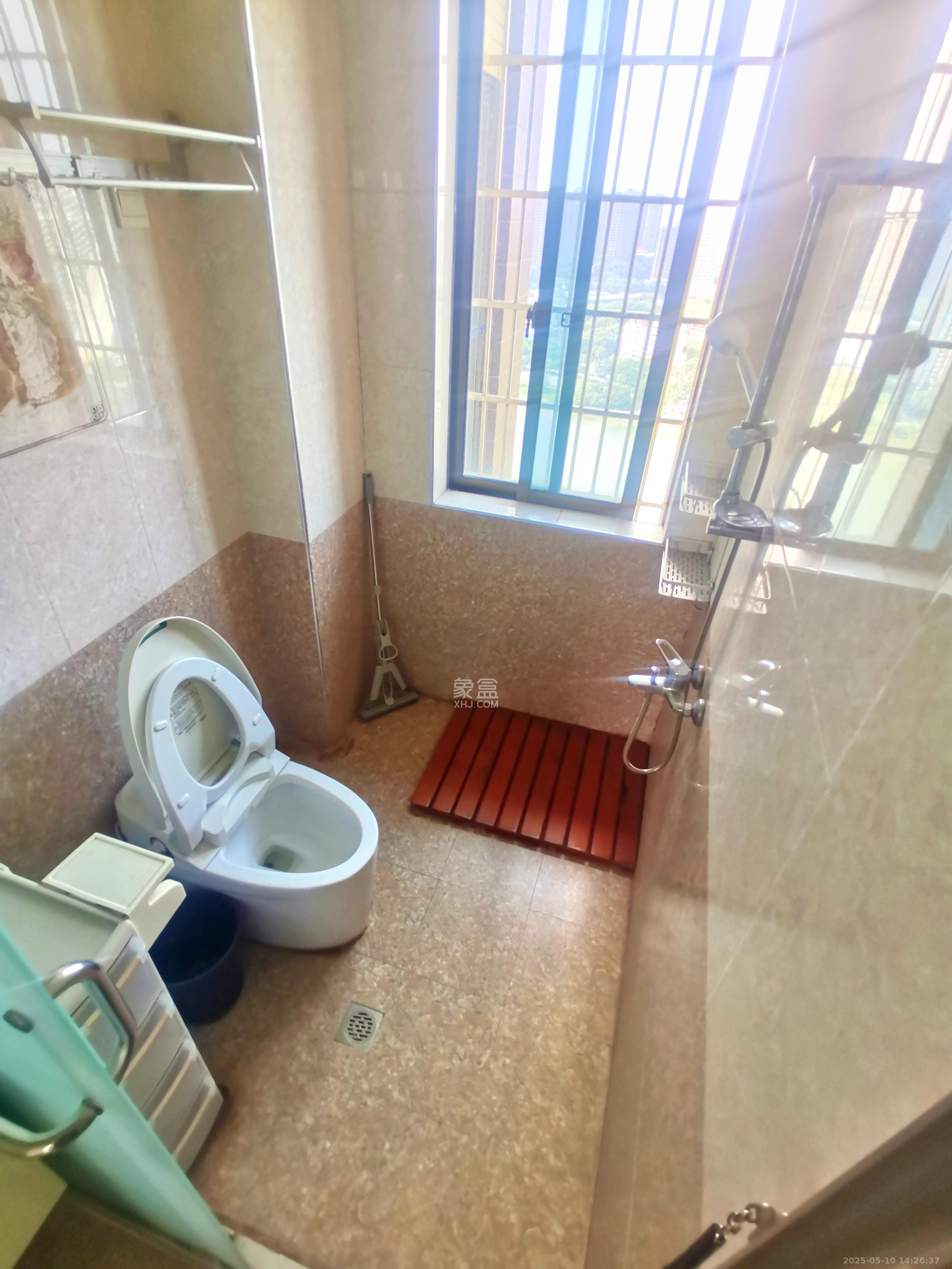四方水岸(世方水岸)  3室2厅1卫   2400.00元/月室内图