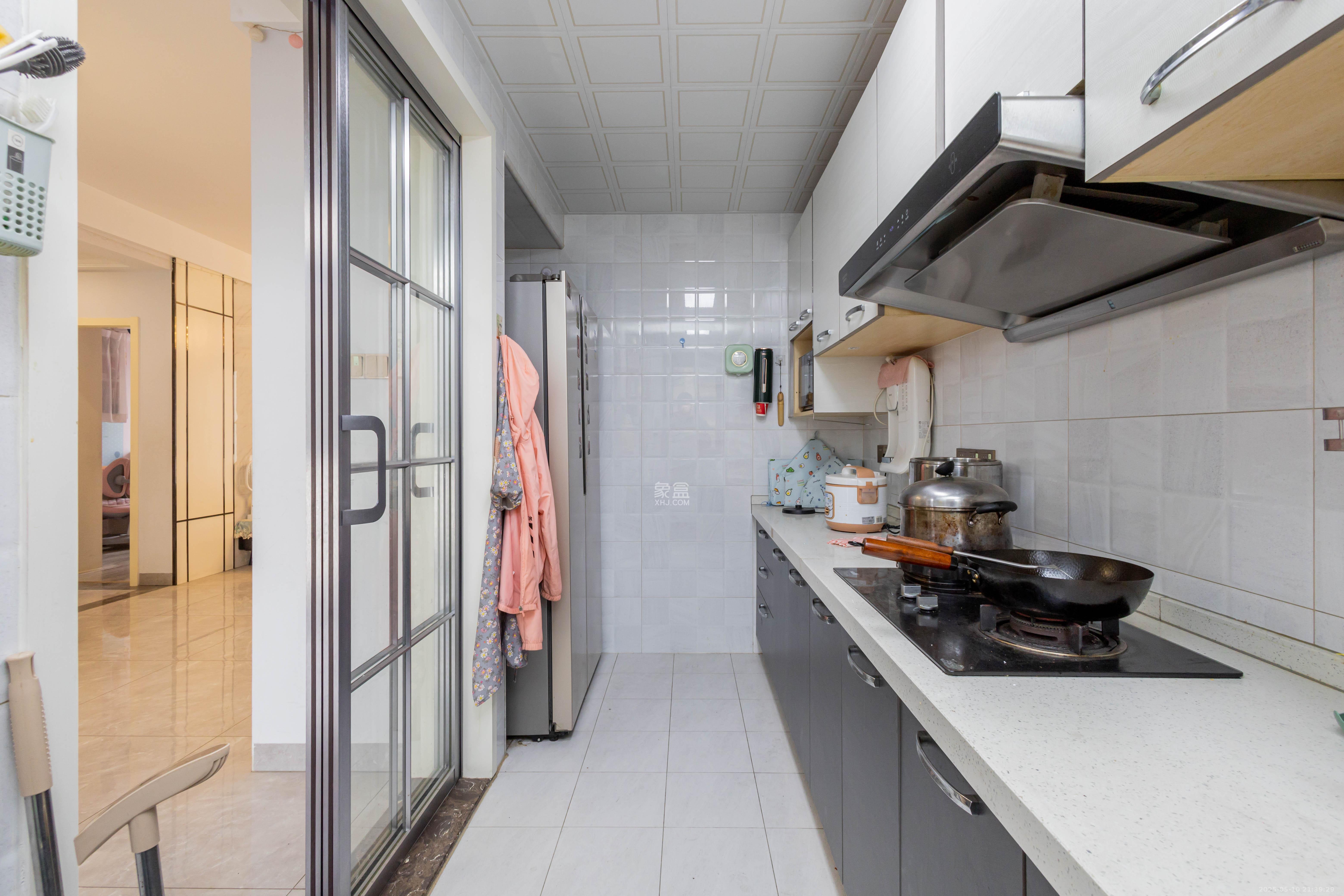 金科天悦(金科美邻汇) 3室2厅2卫 96.8万 金科天悦(金科美邻汇) 3室2厅2卫 96.8万厨房