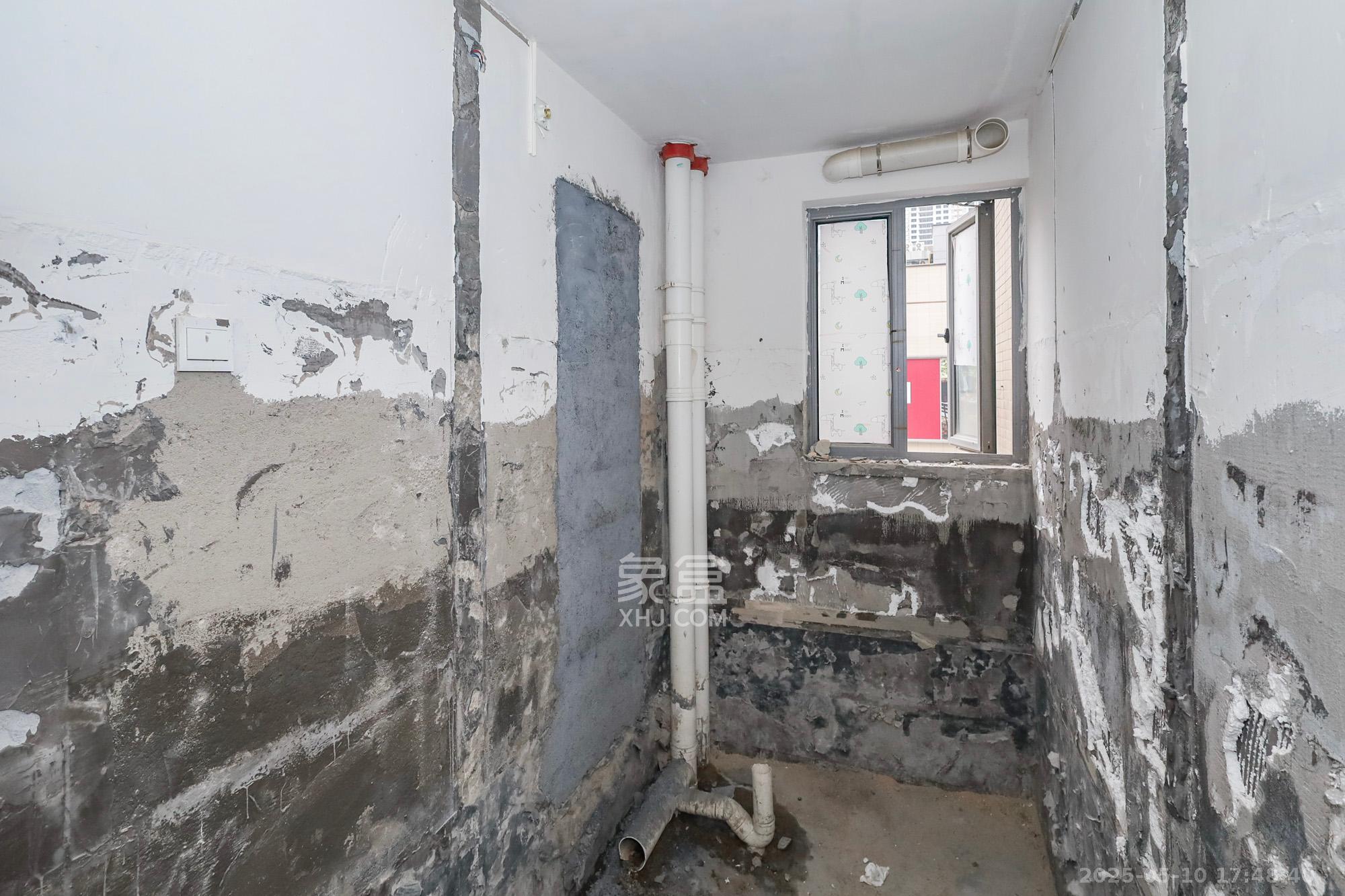 八方小区B区 3室2厅2卫 365.0万 八方小区B区 3室2厅2卫 365.0万卫生间