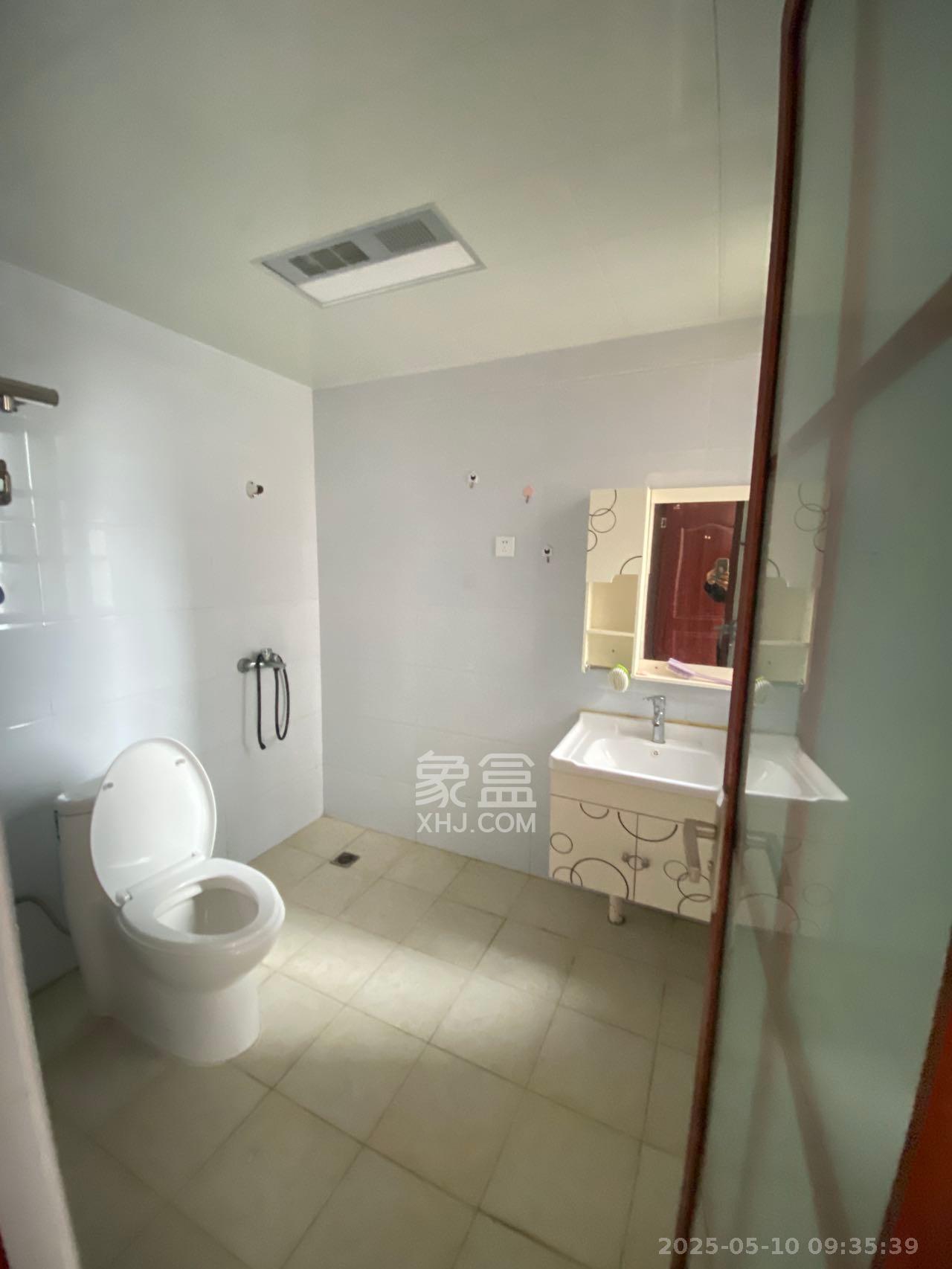 东宜兰园 3室2厅1卫 2400.0元/月 东宜兰园 3室2厅1卫 2400.0元/月室内图