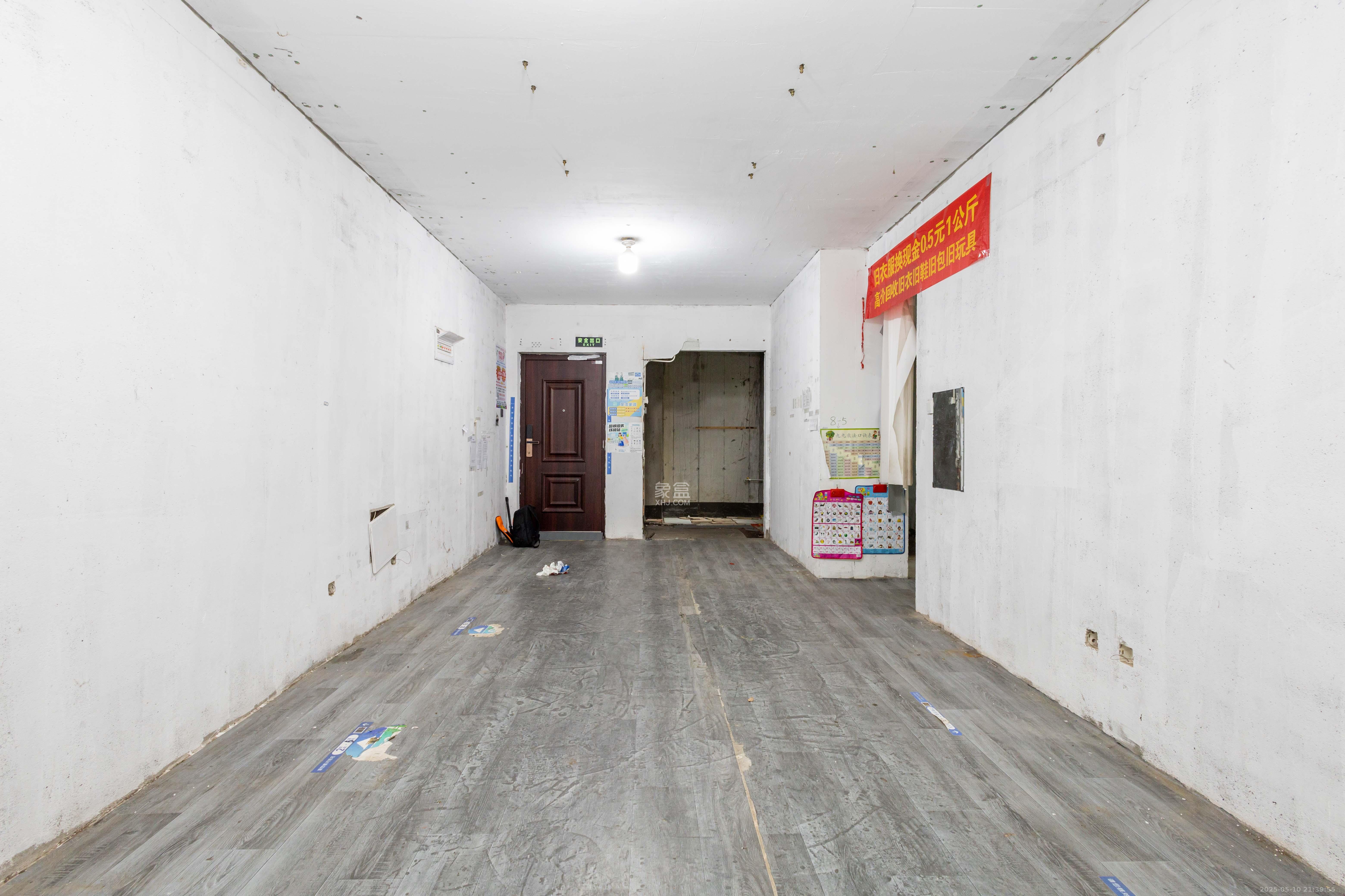 金科景朝集美星宸 3室2厅2卫 65.0万 金科景朝集美星宸 3室2厅2卫 65.0万客厅