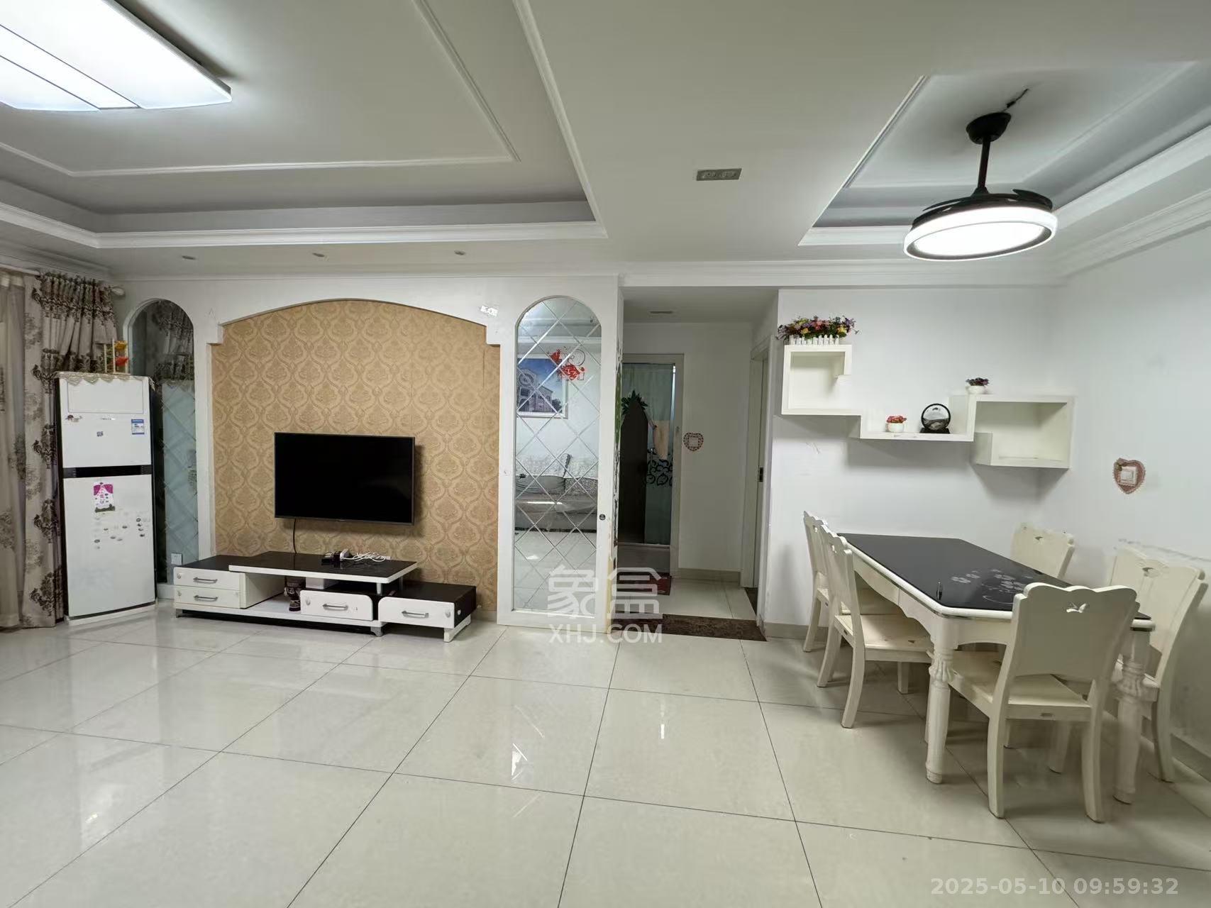 中南红领邦(红星嘉和苑)  2室2厅1卫    2200.0元/月 中南红领邦(红星嘉和苑)  2室2厅1卫    2200.0元/月室内图