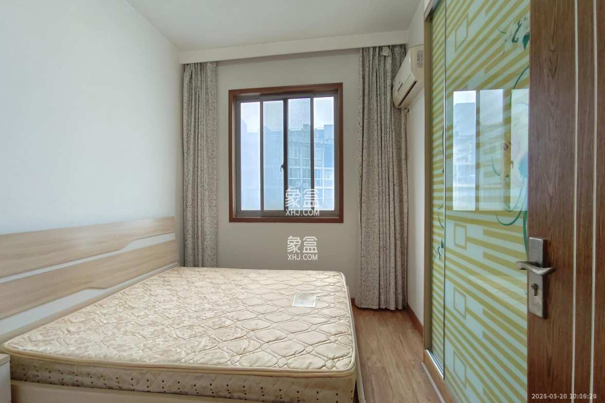 阳光100二期 1室2厅2卫 2500.0元/月 阳光100二期 1室2厅2卫 2500.0元/月室内图