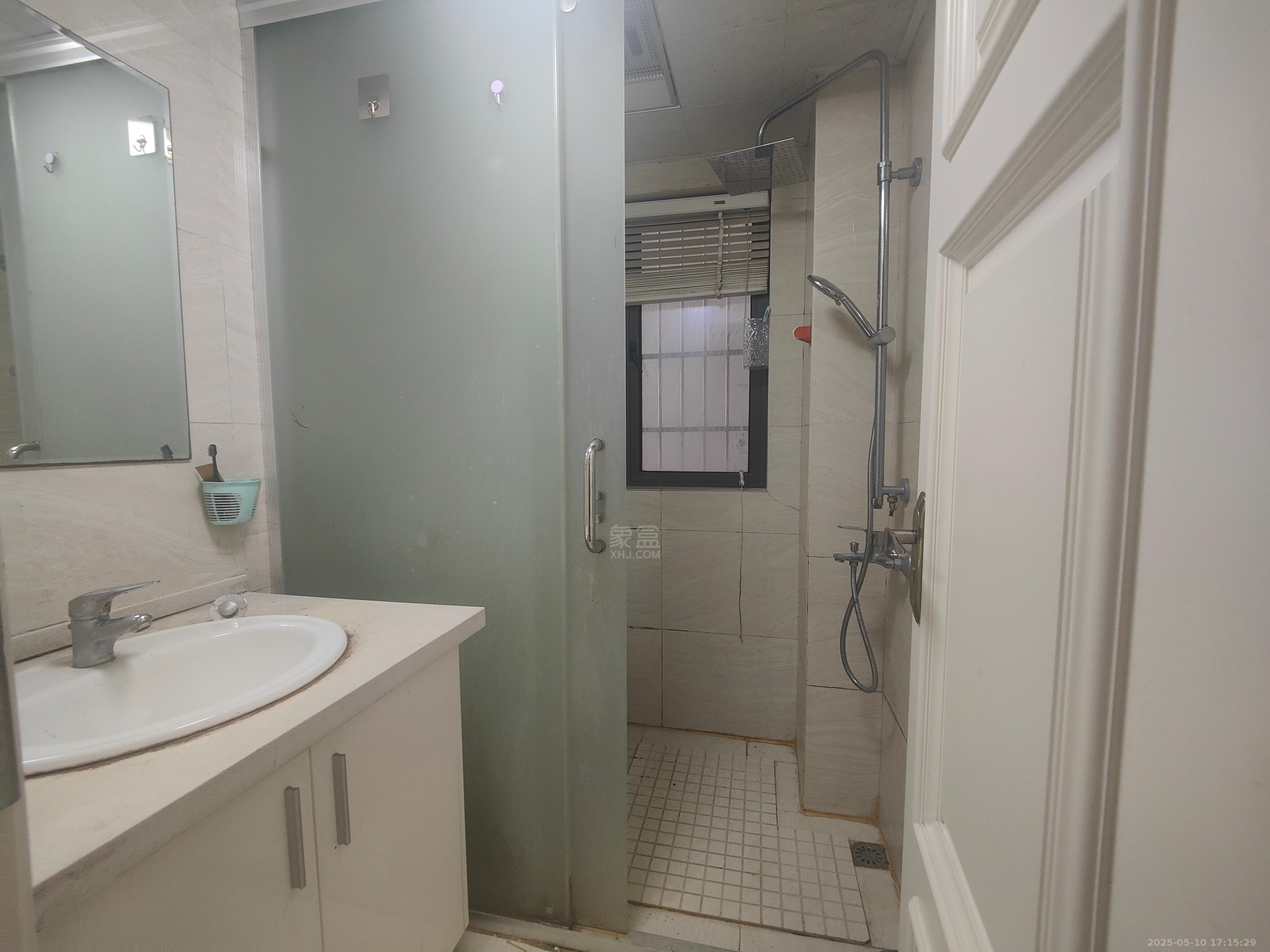 庐山春天 2室1厅1卫 2600.0元/月 庐山春天 2室1厅1卫 2600.0元/月室内图