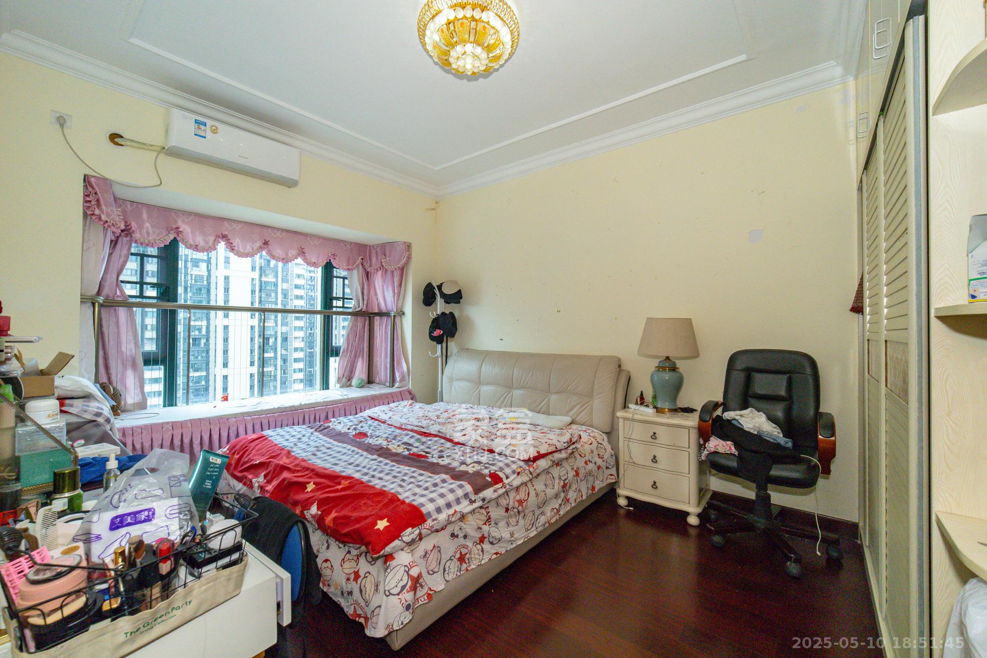 恒大翡翠华庭  3室2厅2卫    72.5万 恒大翡翠华庭  3室2厅2卫    72.5万卧室