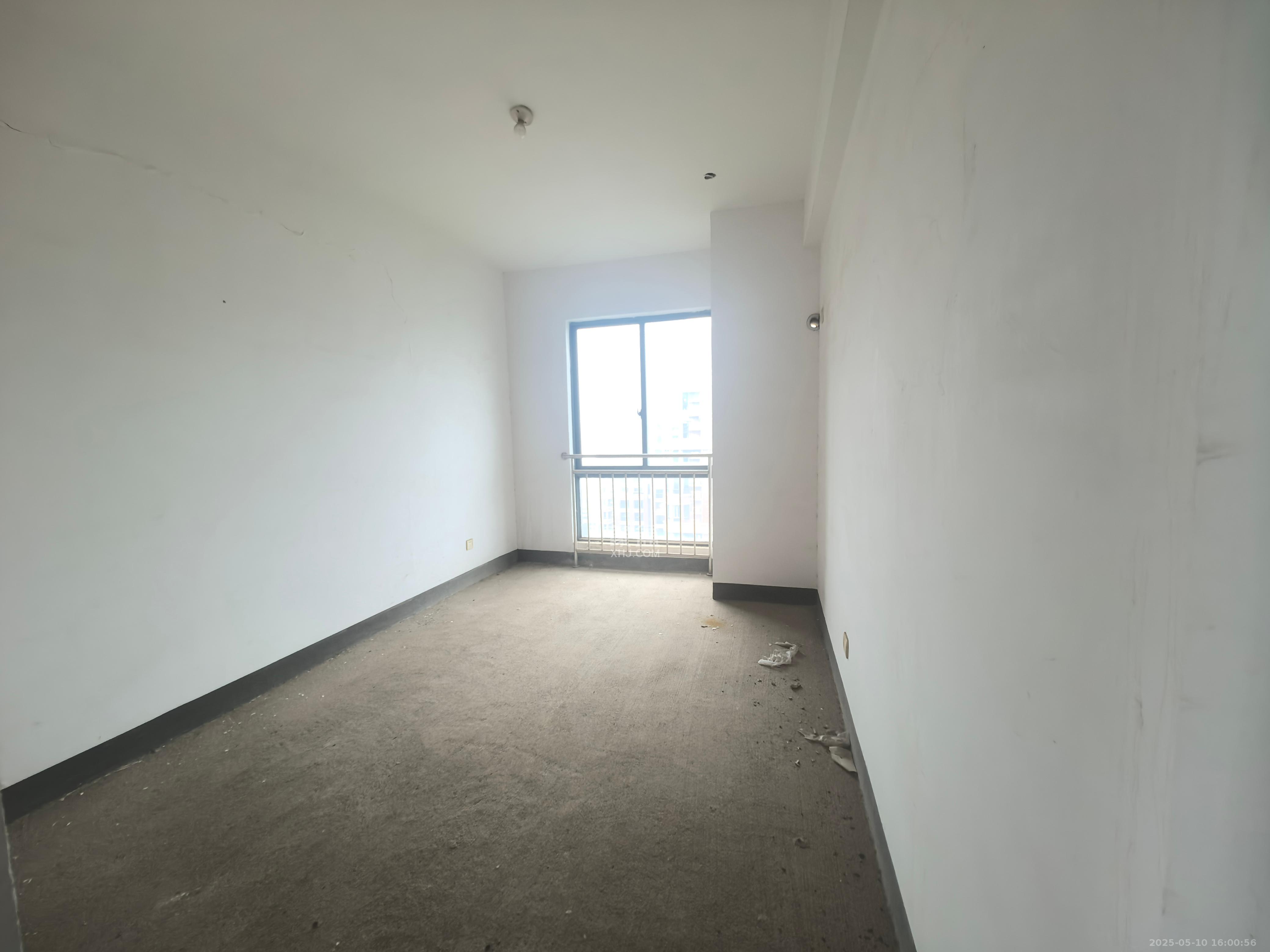 纳帕溪谷后湾  5室2厅3卫    136.0万 纳帕溪谷后湾  5室2厅3卫    136.0万客厅