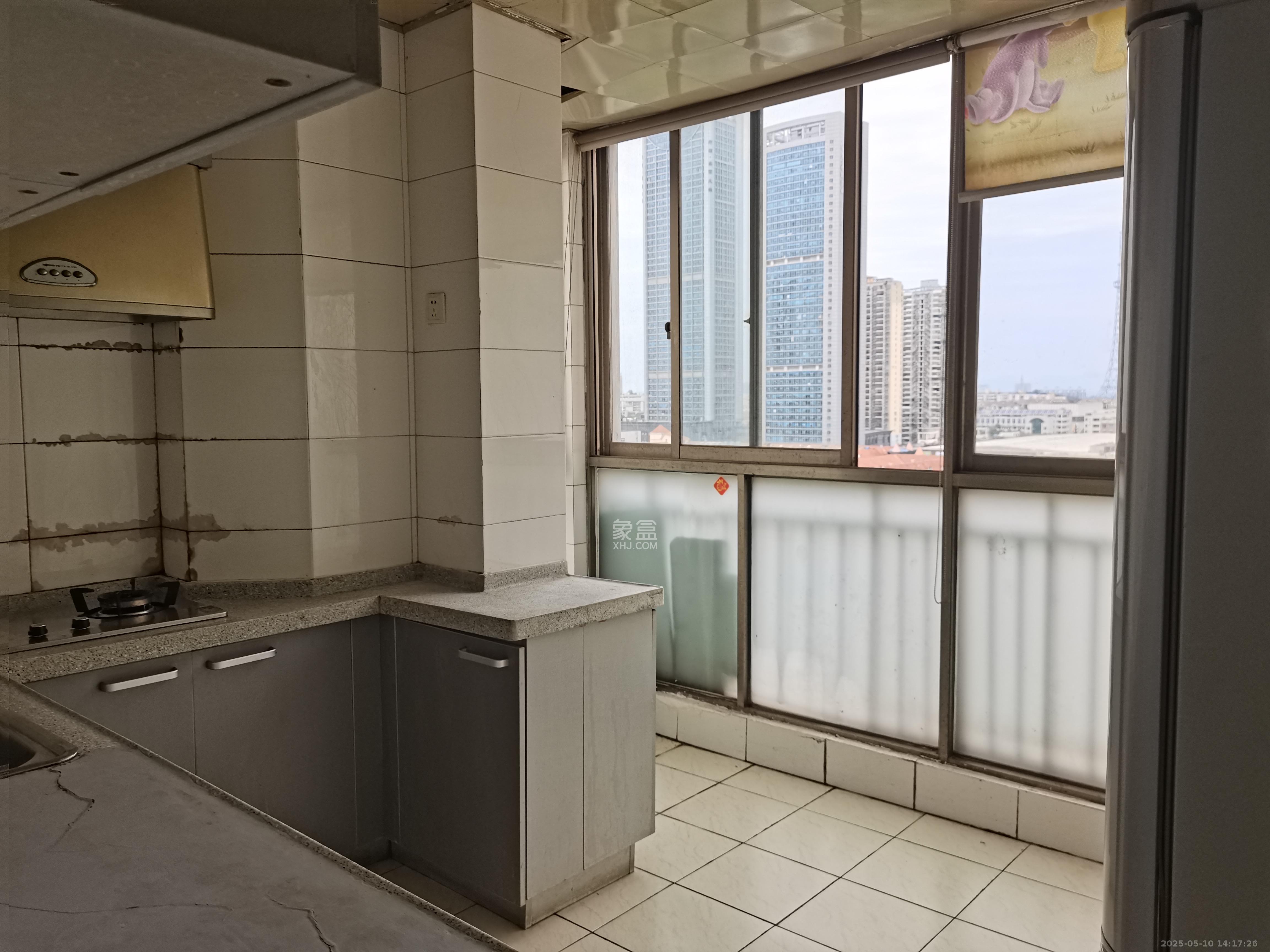 阳光丽景  3室2厅2卫   1800.00元/月室内图