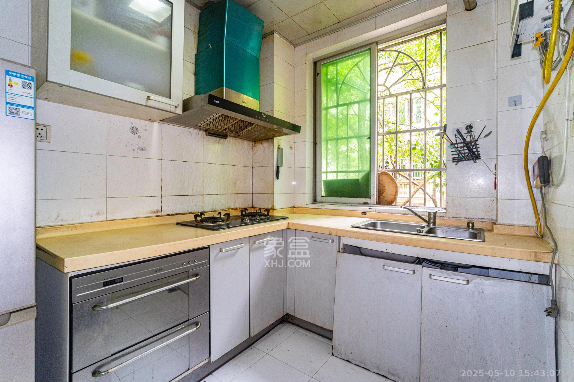 中南汽车世界  1室2厅1卫    39.8万 中南汽车世界  1室2厅1卫    39.8万厨房