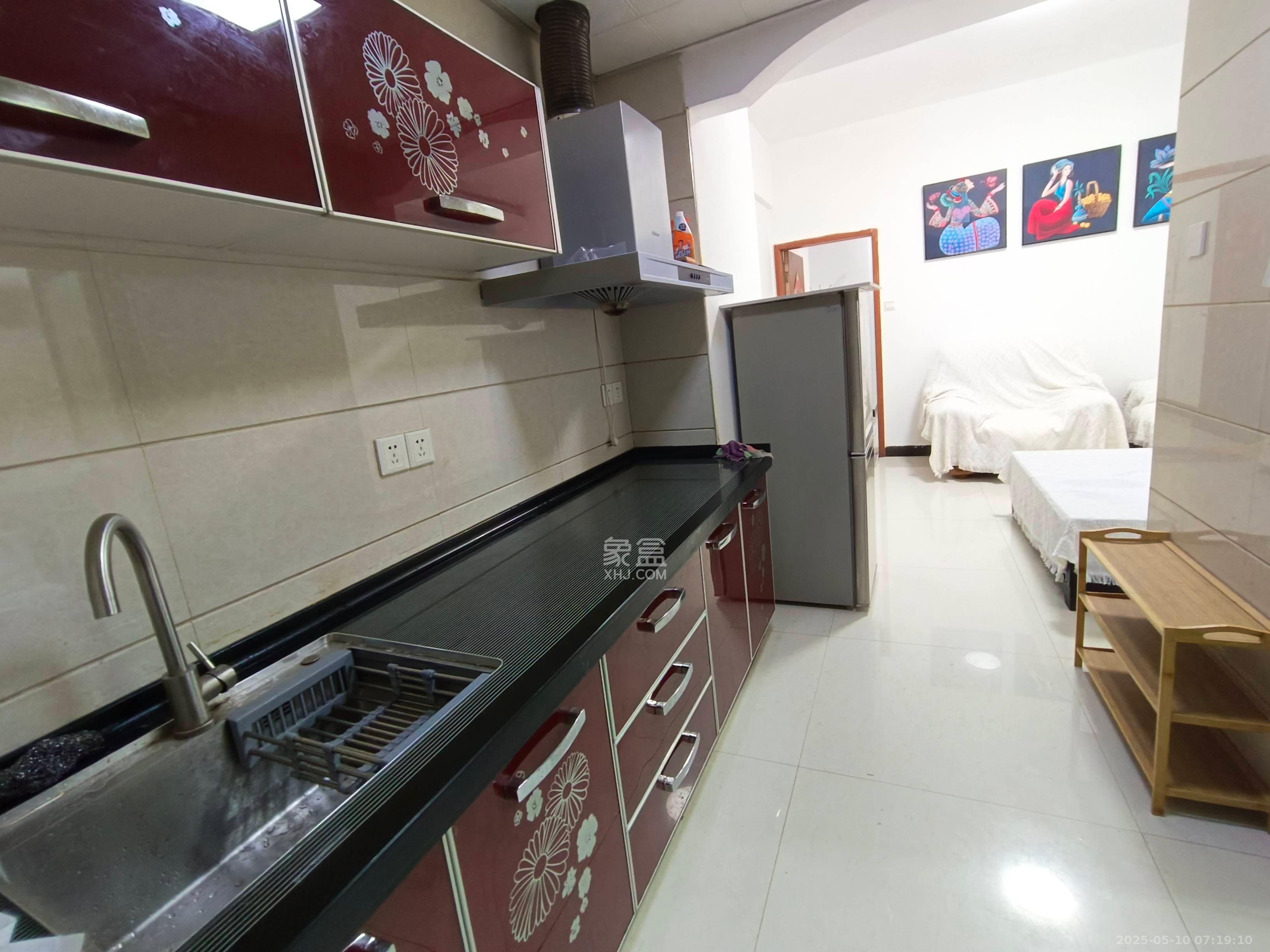 融圣国际 1室1厅1卫 1800.0元/月 融圣国际 1室1厅1卫 1800.0元/月室内图