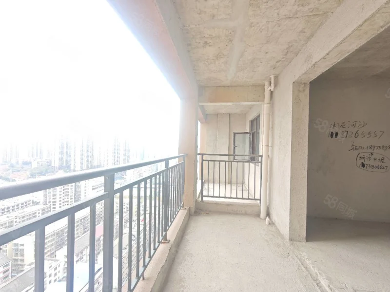 电力中央城 4室2厅2卫 79.8万 电力中央城 4室2厅2卫 79.8万客厅