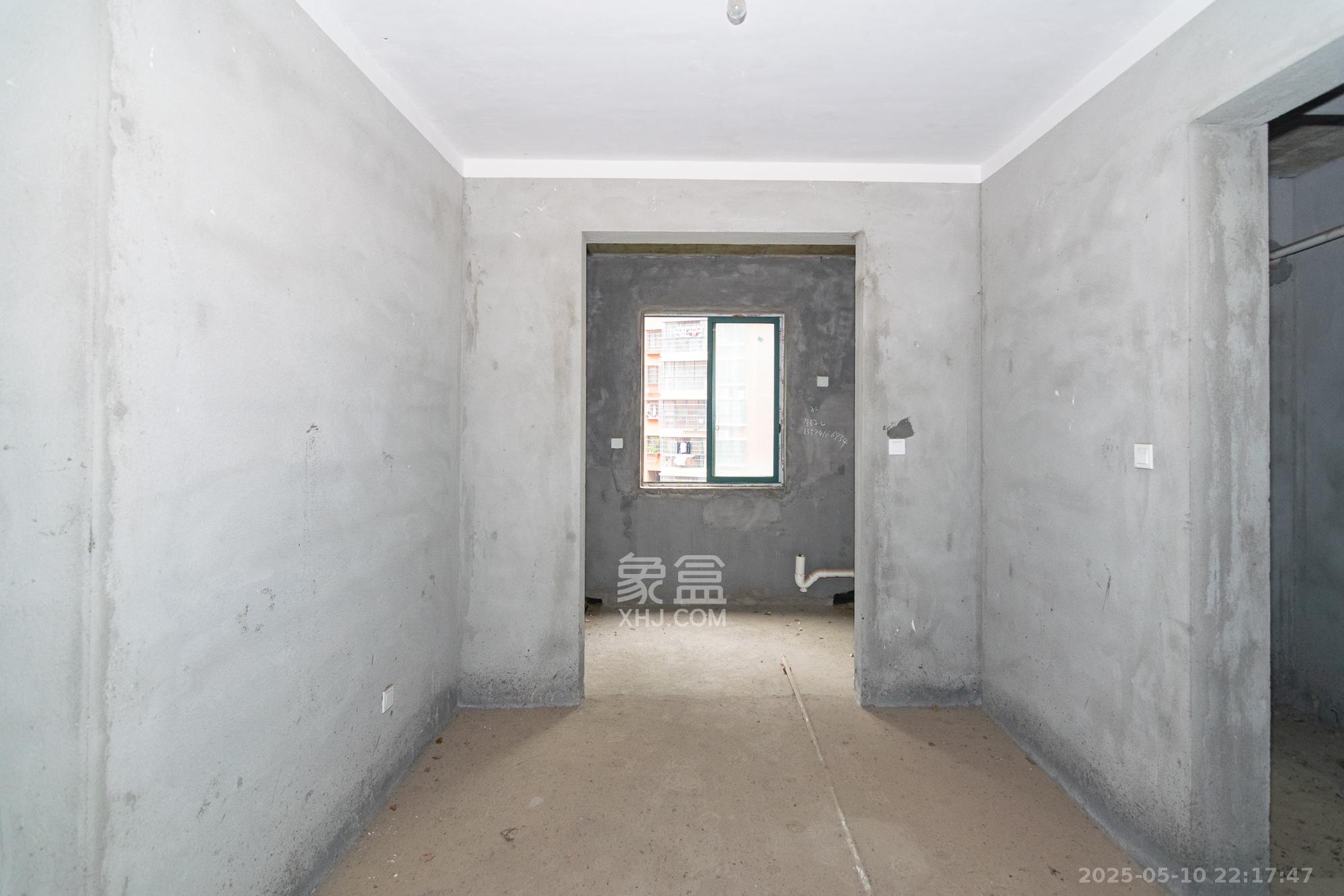 百合湖滨花园 4室2厅2卫 72.0万 百合湖滨花园 4室2厅2卫 72.0万客厅