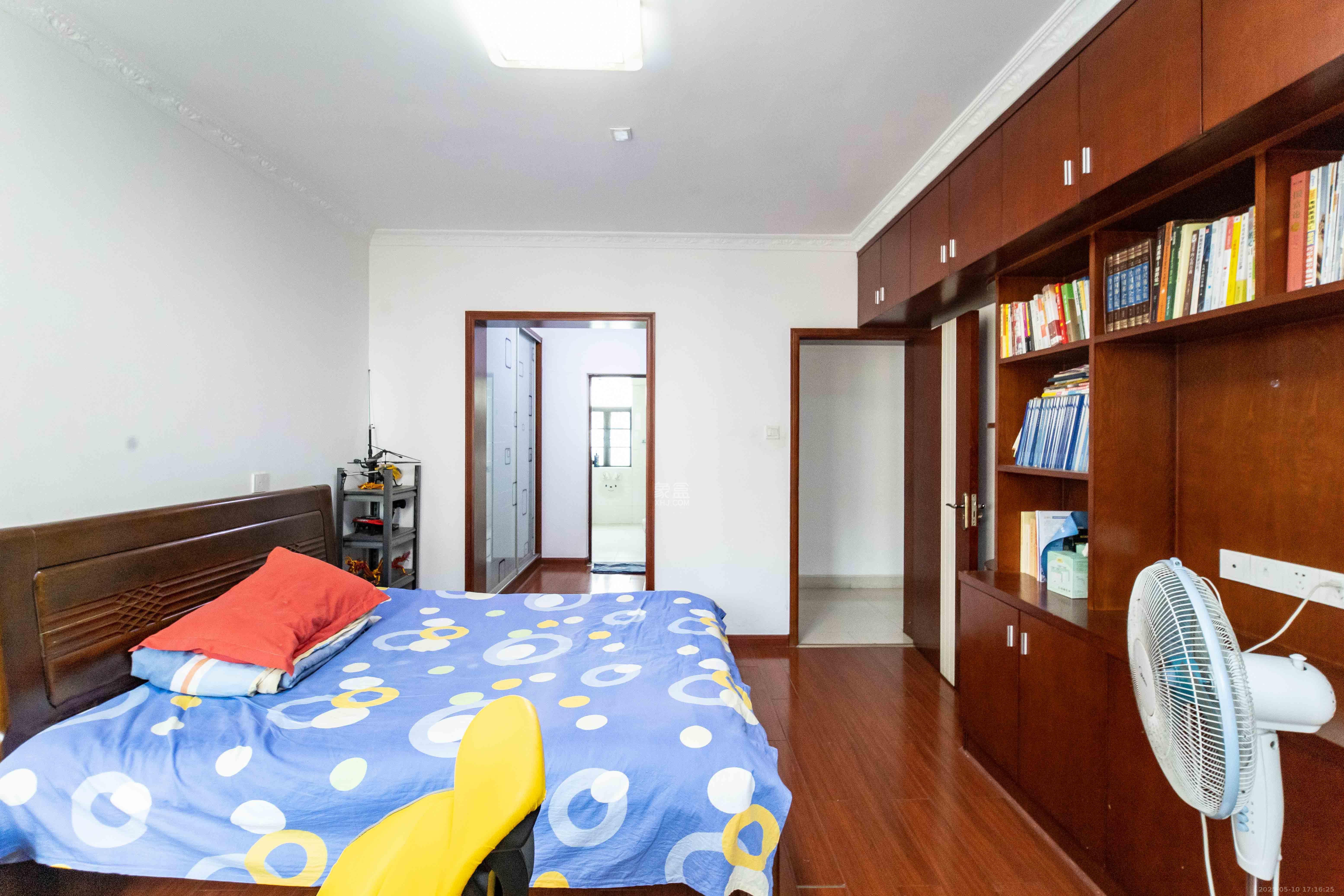 江河双水湾  1室2厅2卫    176.0万 江河双水湾  1室2厅2卫    176.0万卧室