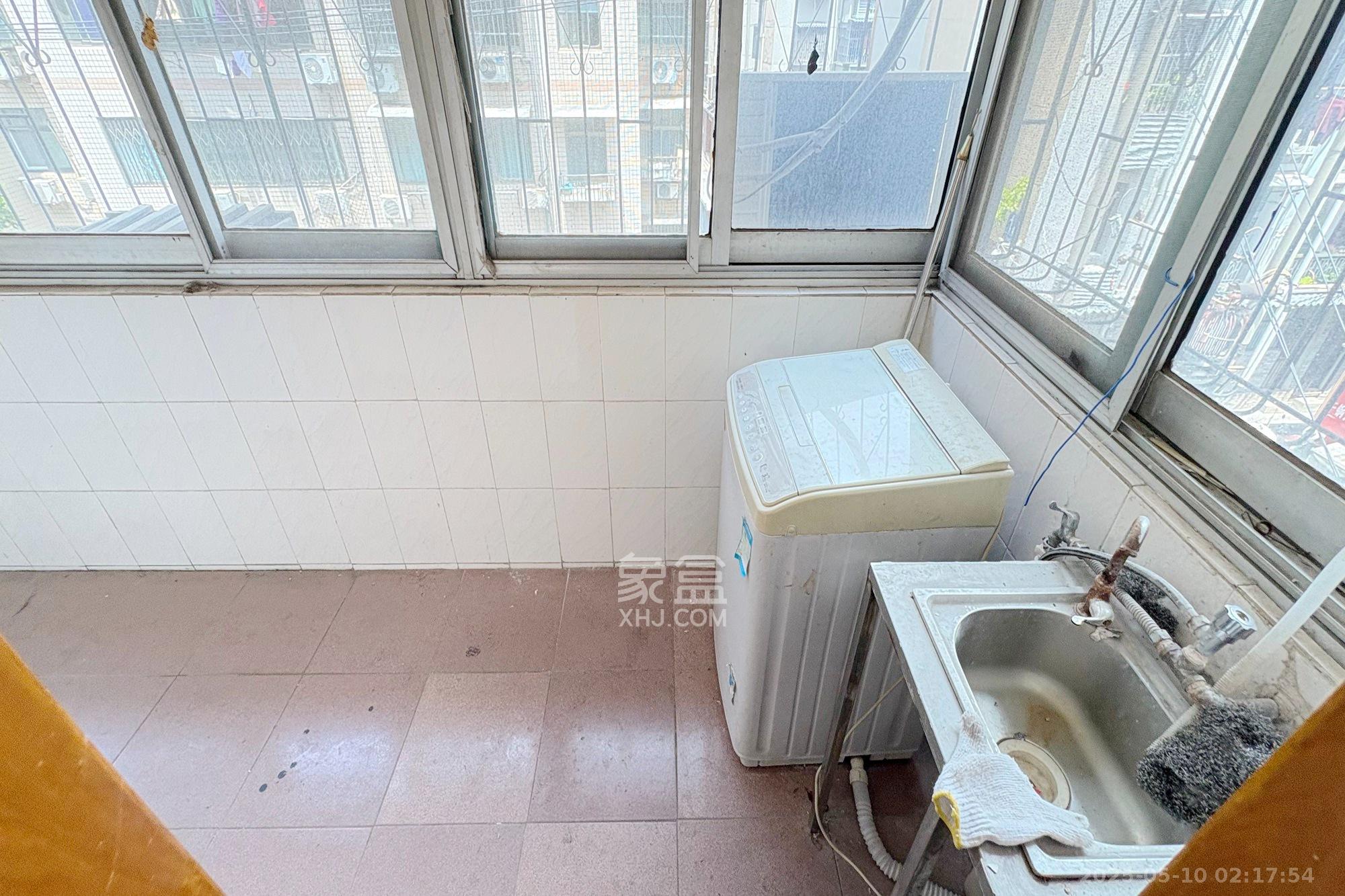 东文庙坪  2室1厅1卫    40.0万 东文庙坪  2室1厅1卫    40.0万阳台