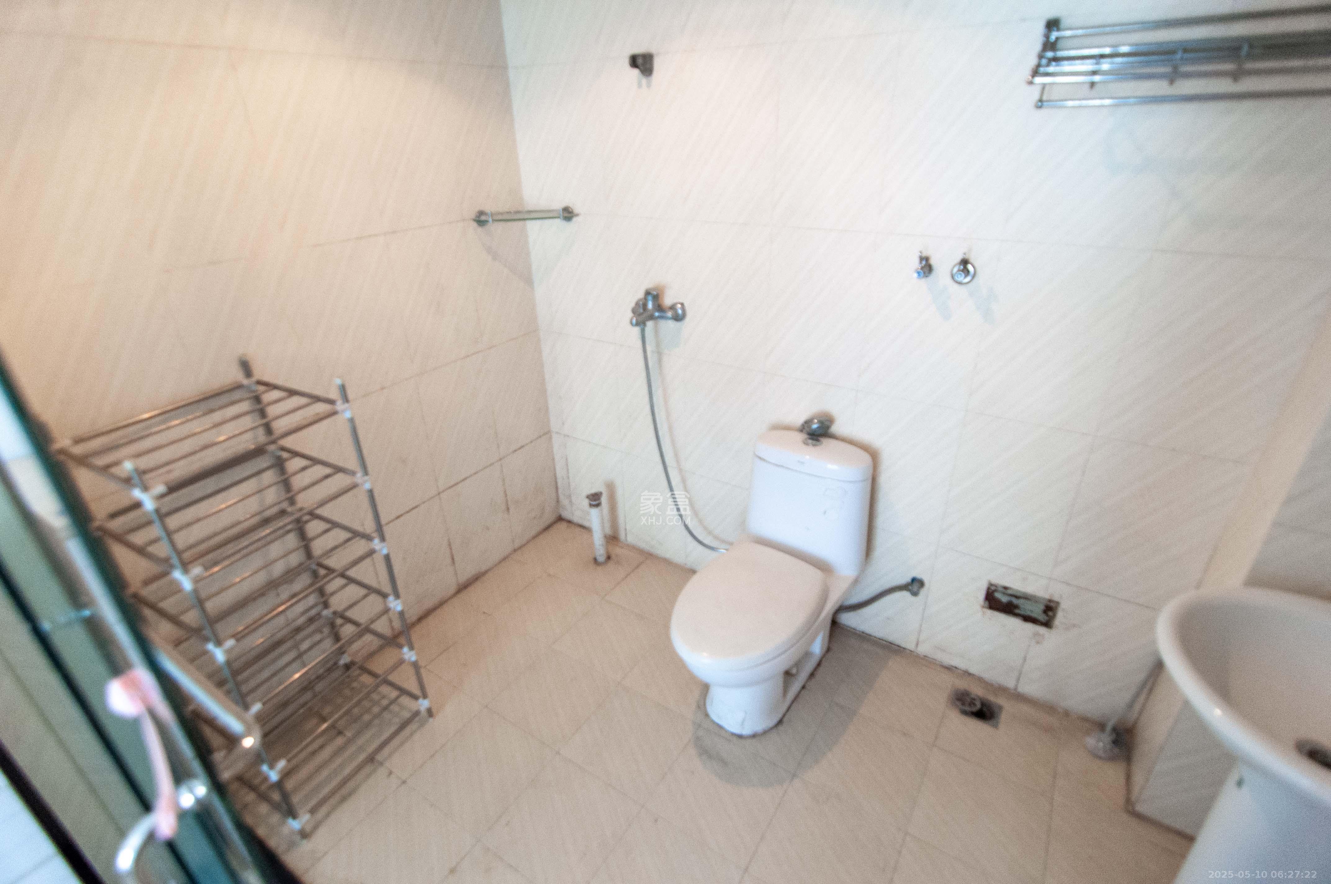 麓谷E家人  3室2厅2卫    89.0万 麓谷E家人  3室2厅2卫    89.0万卫生间