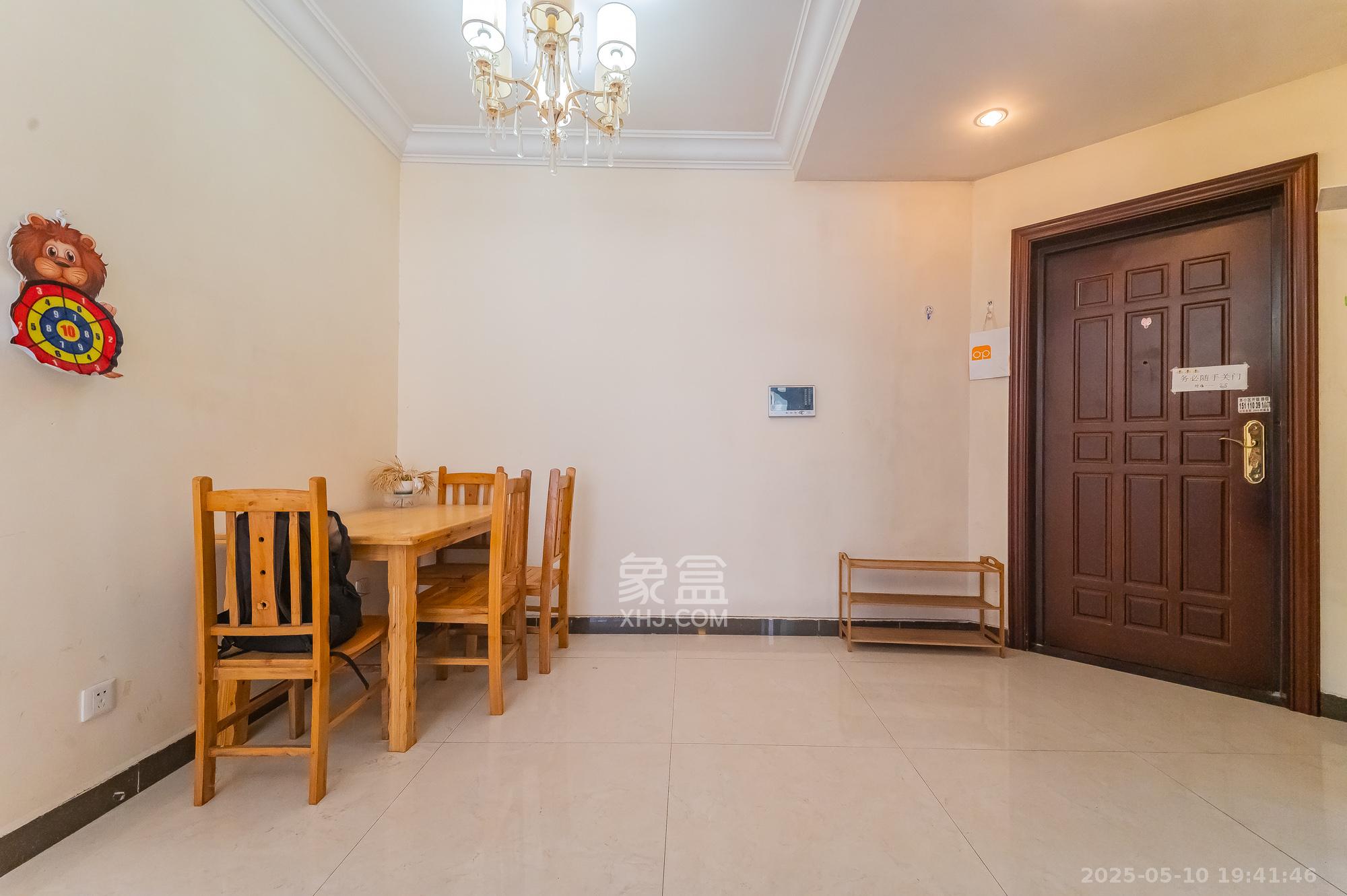 恒大翡翠华庭 2室2厅1卫 56.0万 恒大翡翠华庭 2室2厅1卫 56.0万客厅