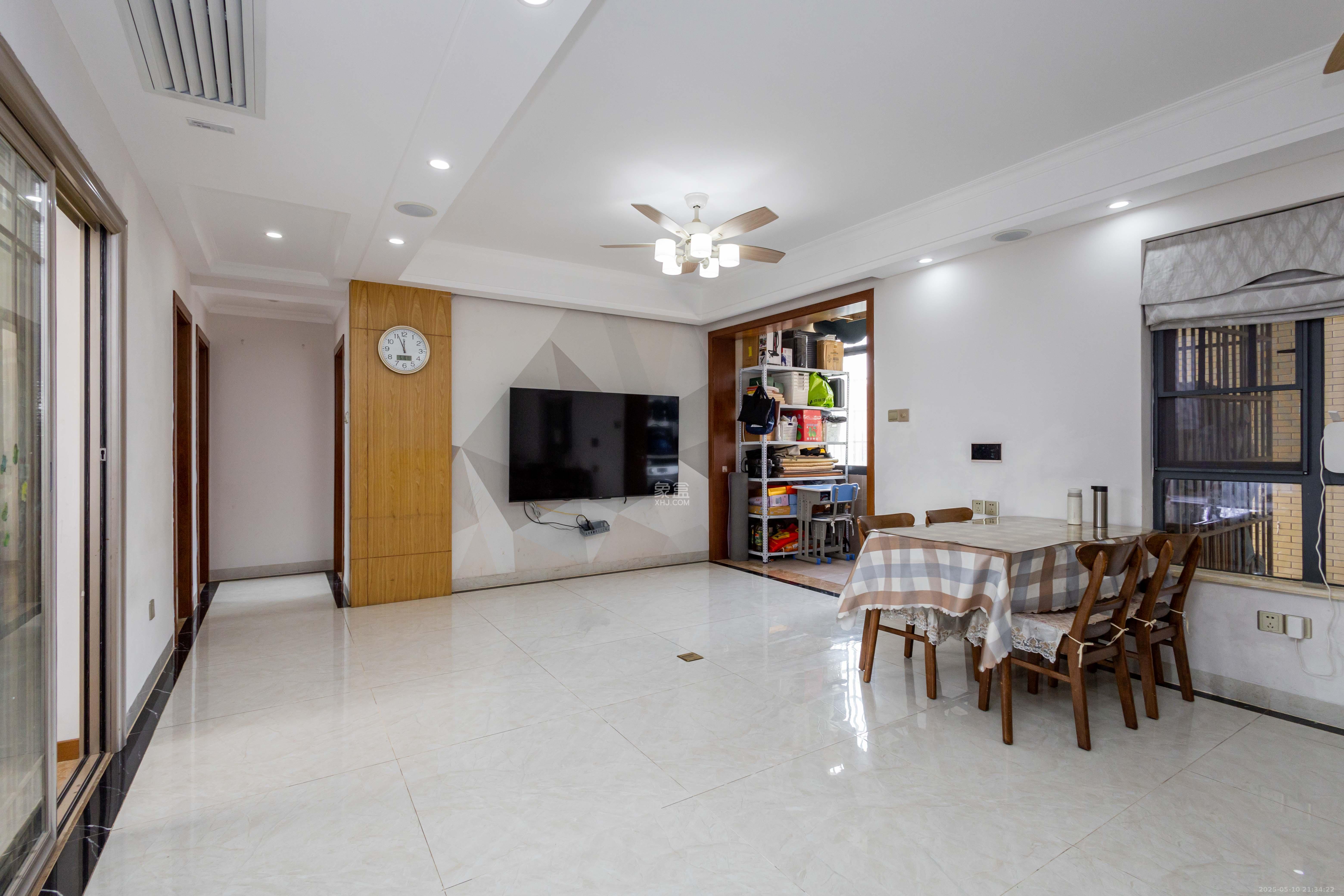 中国铁建国际城二期 3室2厅1卫 58.8万 中国铁建国际城二期 3室2厅1卫 58.8万客厅